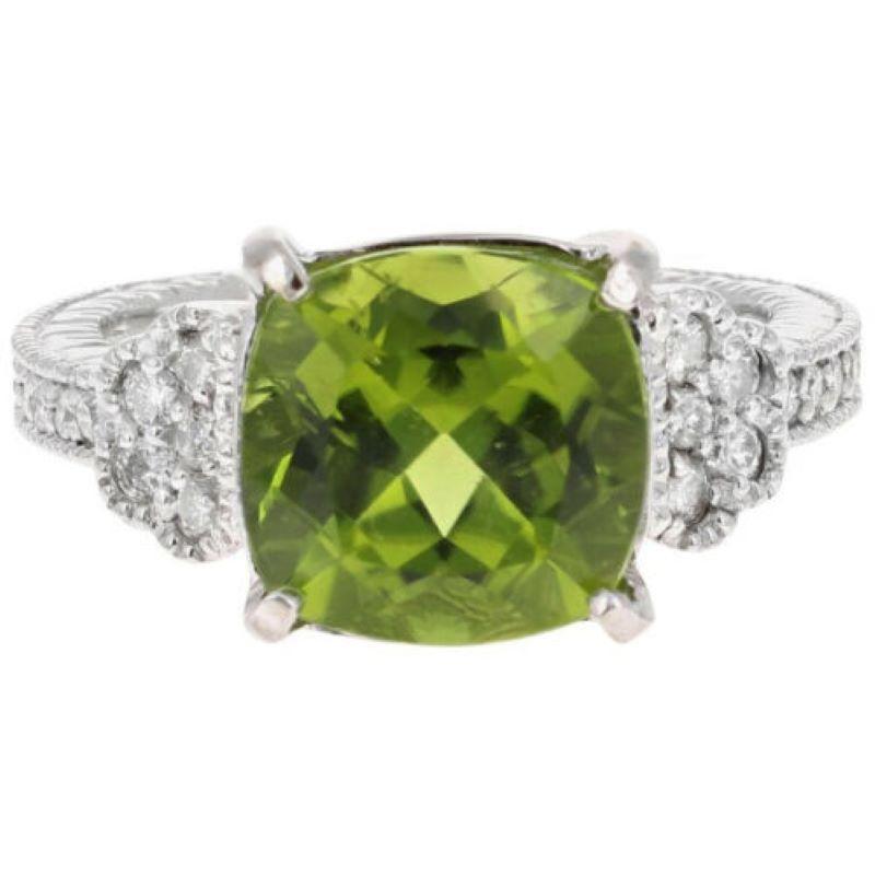 5.85 Ct Natural Very Nice Looking Peridot and Diamond 14K Solid White Gold Ring In New Condition For Sale In Los Angeles, CA