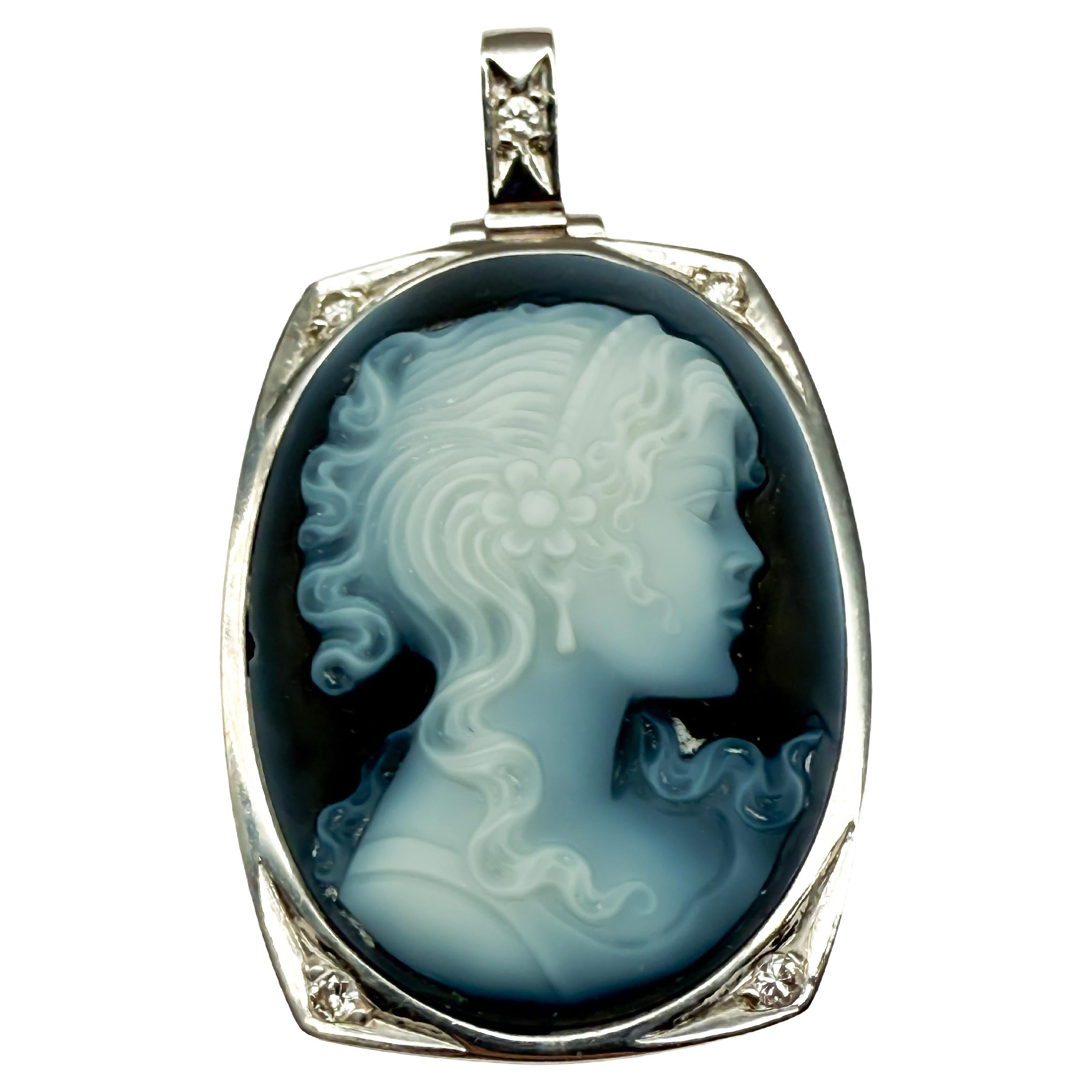 Ciondolo cammeo in oro bianco 585 in vendita