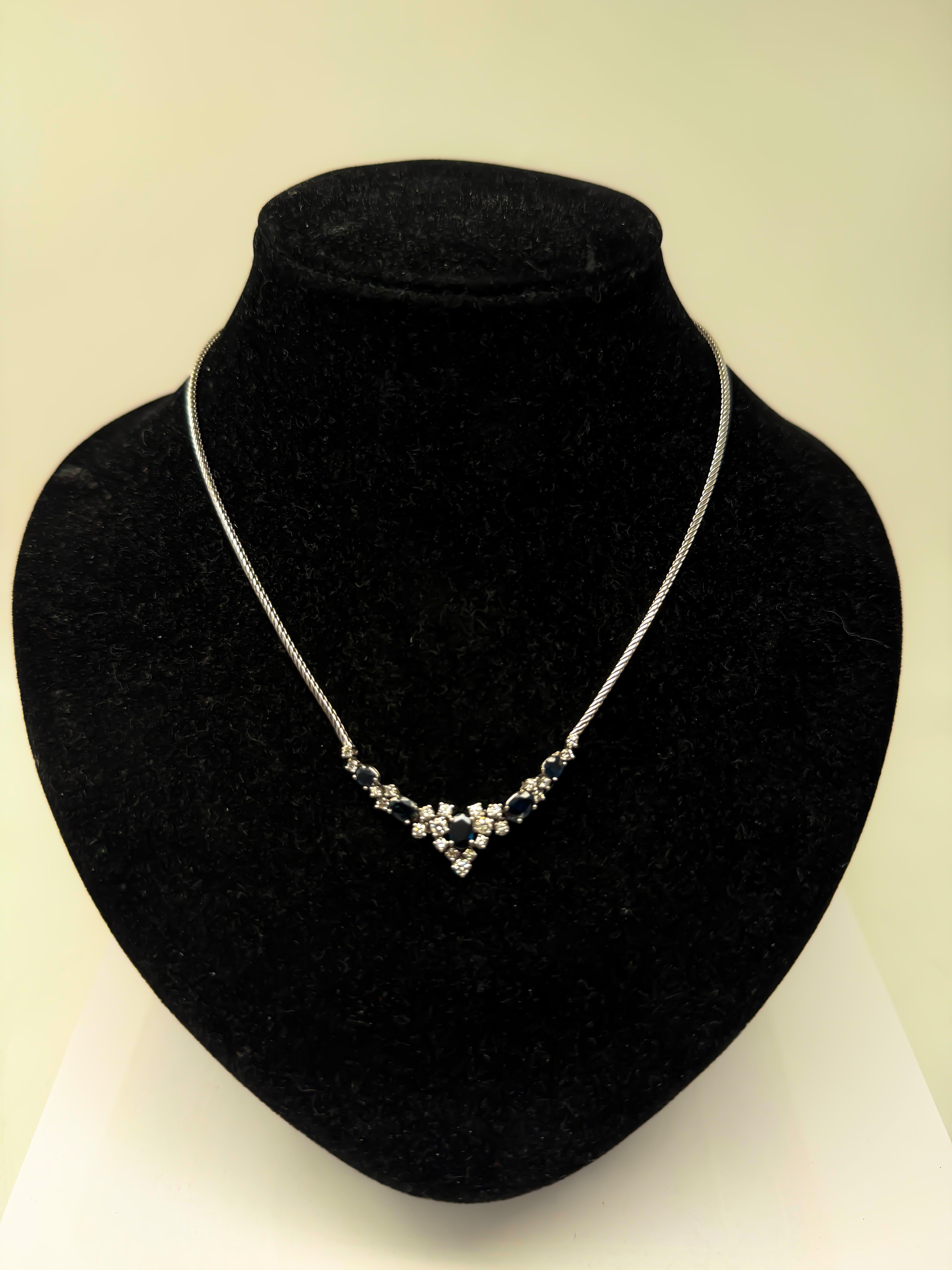 585 white gold necklace with sapphire and diamonds, certificate included in vendita 2