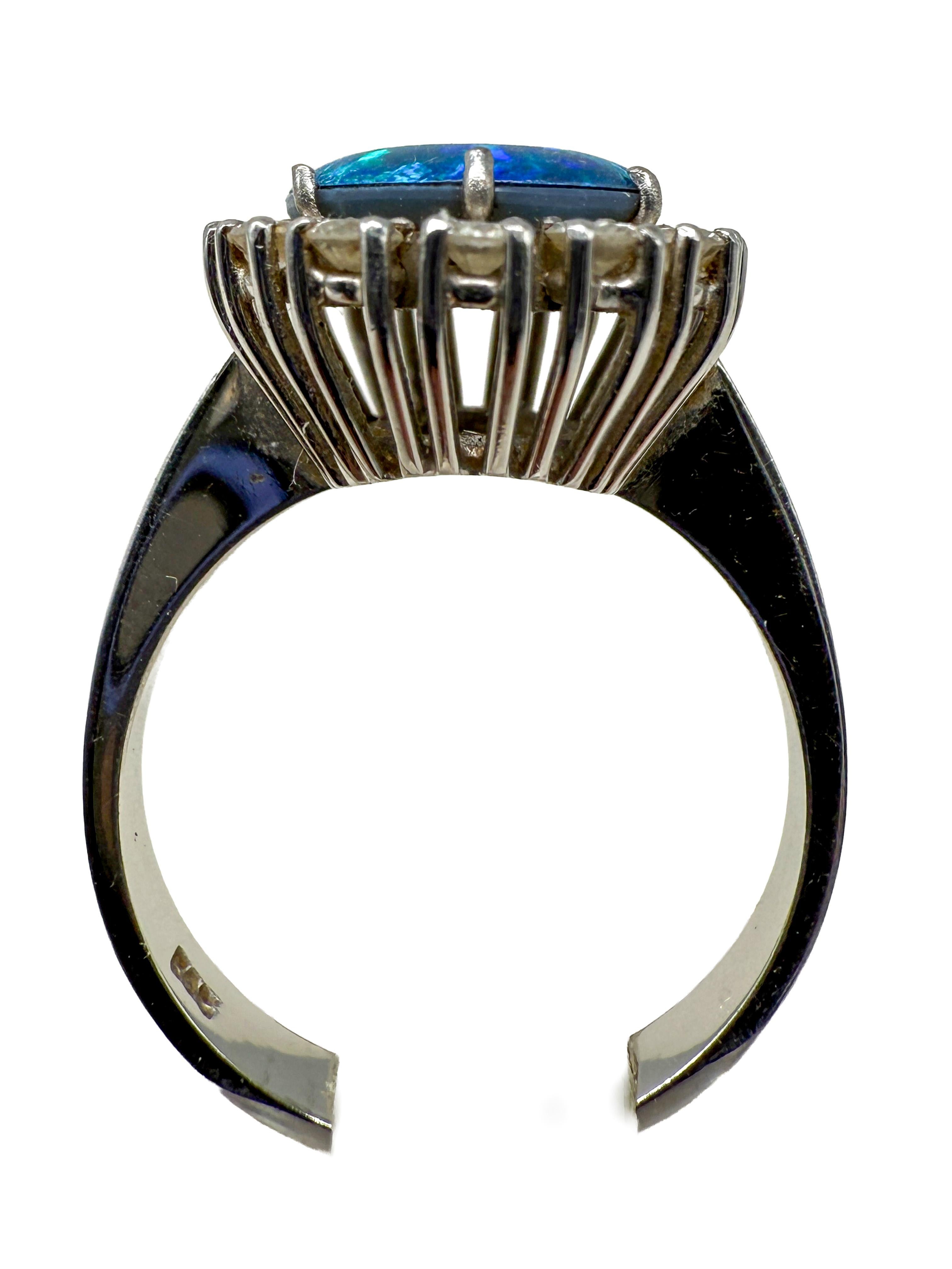 Moderne 585 Bague en or blanc avec opale et saphir en vente