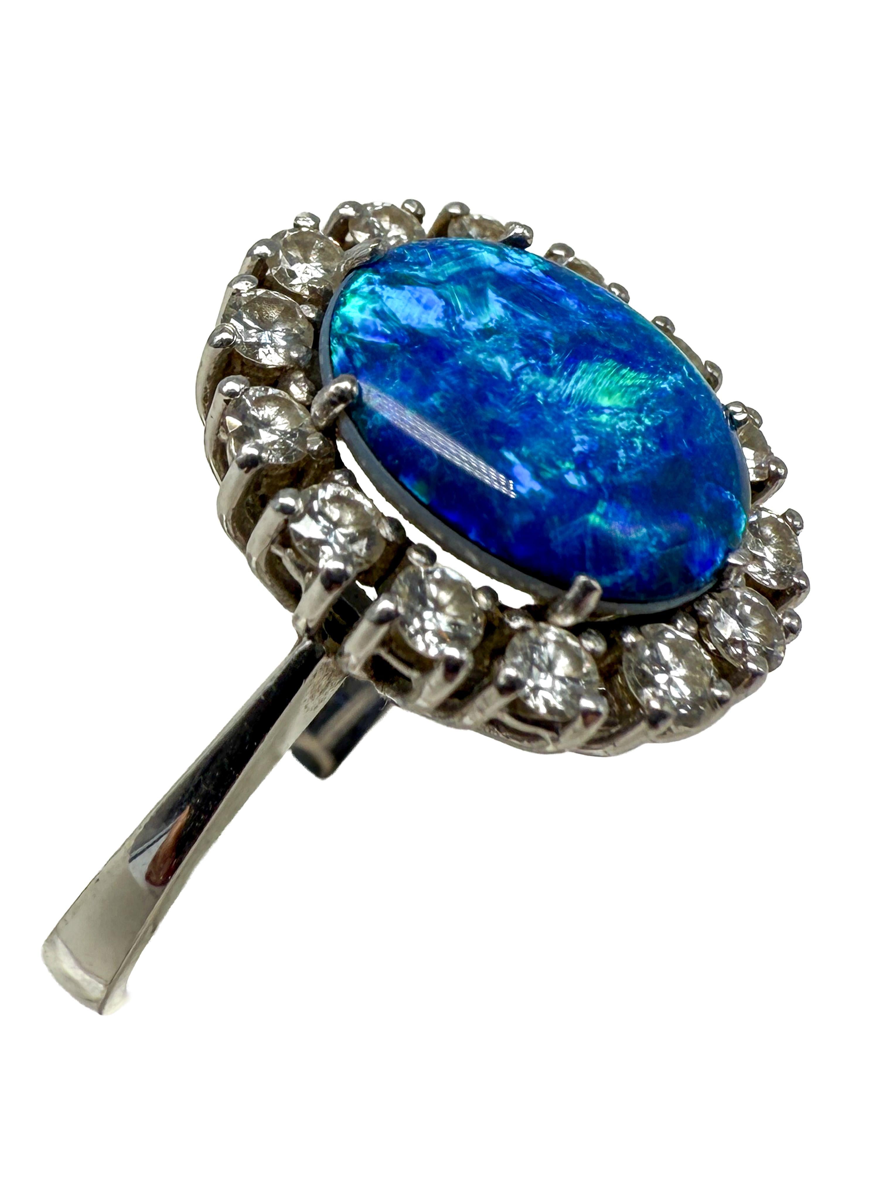 Taille brillant 585 Bague en or blanc avec opale et saphir en vente