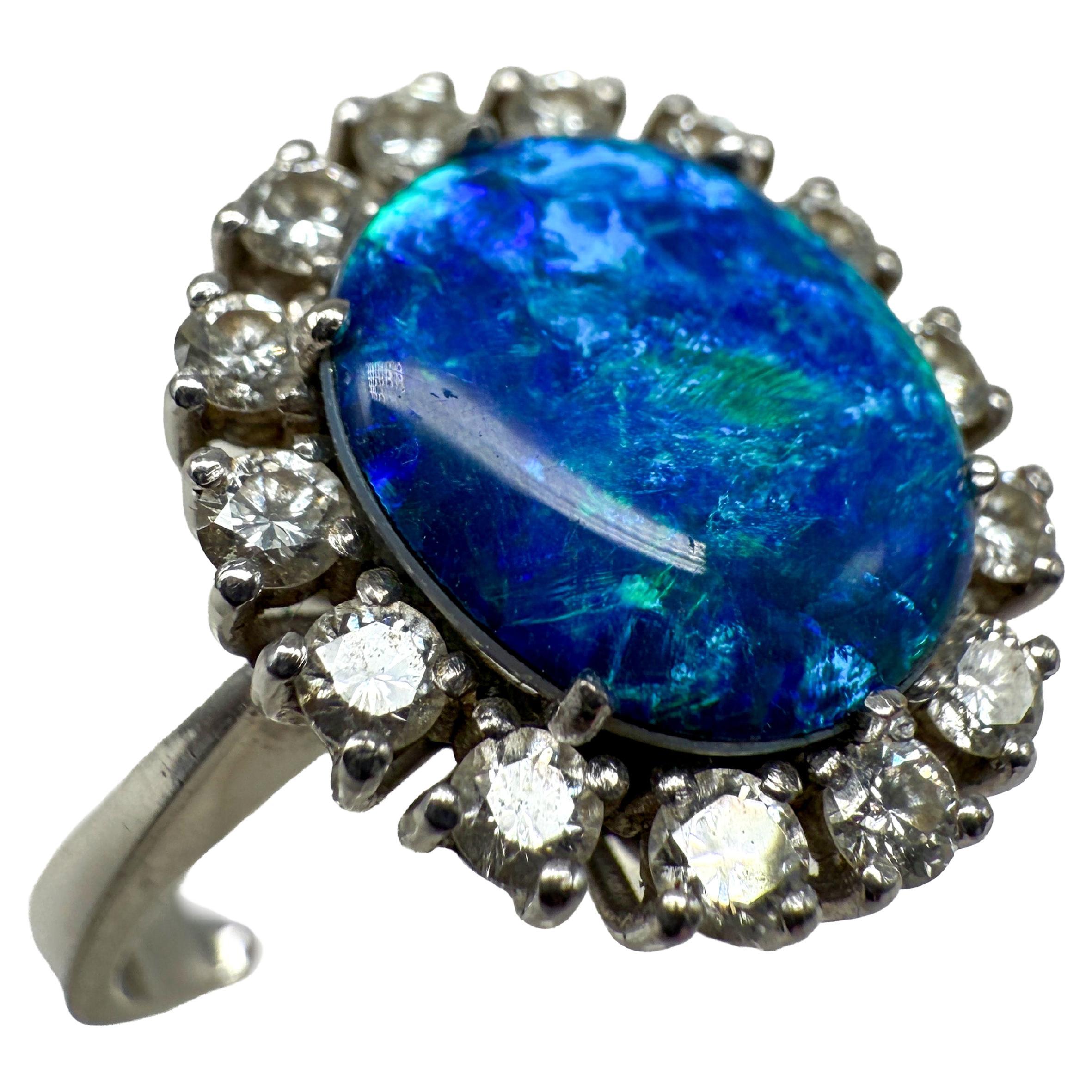 585 Bague en or blanc avec opale et saphir en vente