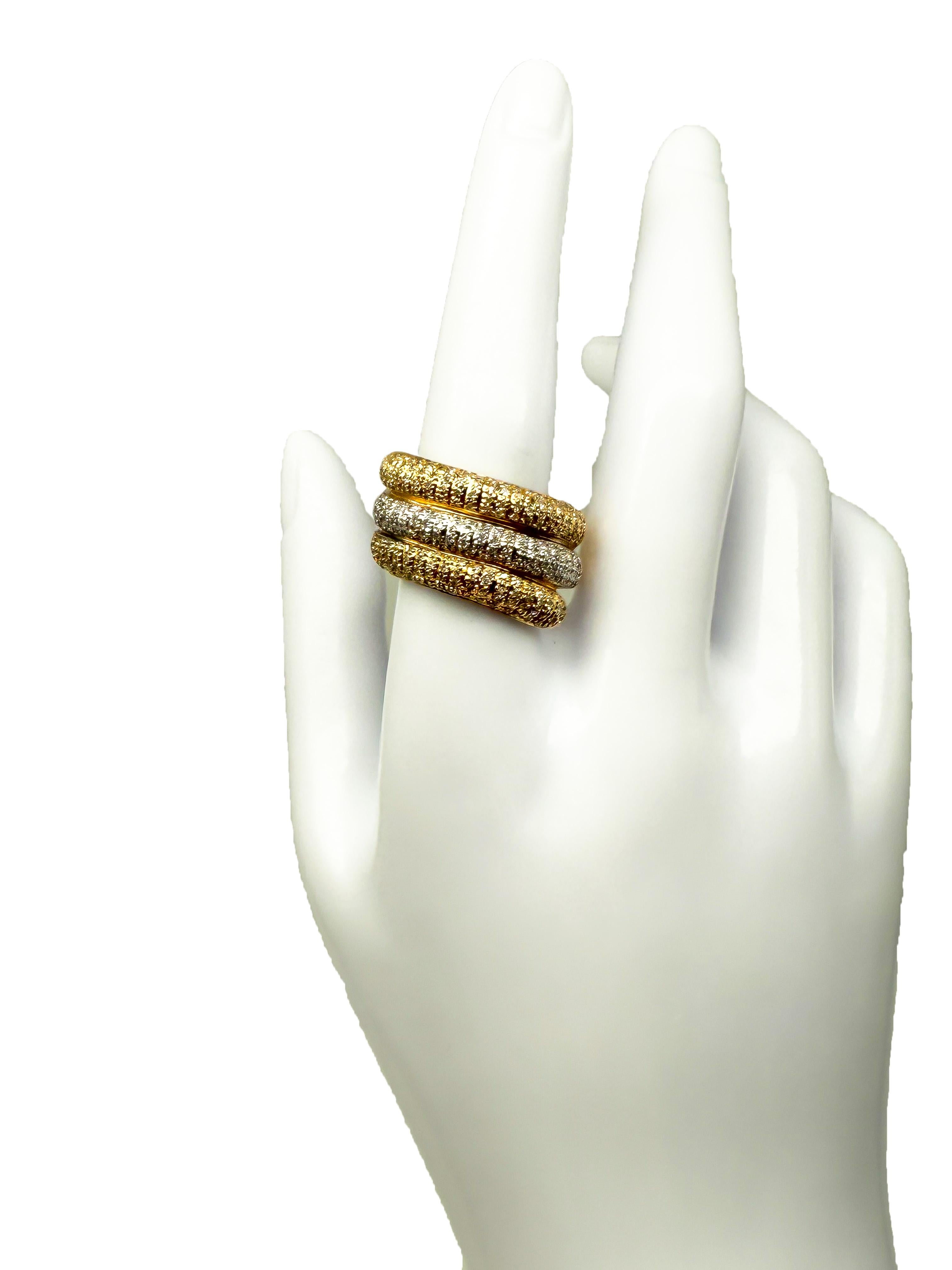 585 Yellow and White Gold Ring with Diamonds In Good Condition For Sale In Berlin, DE