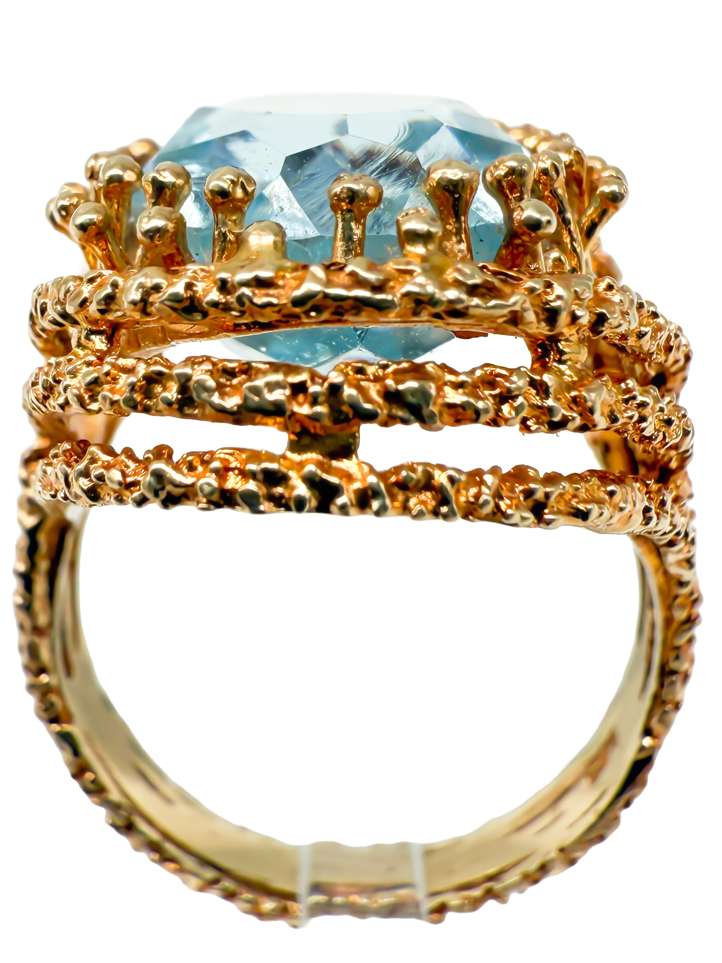 Taille ovale 585 Bague en or jaune avec une aigue-marine de 9 ct en vente