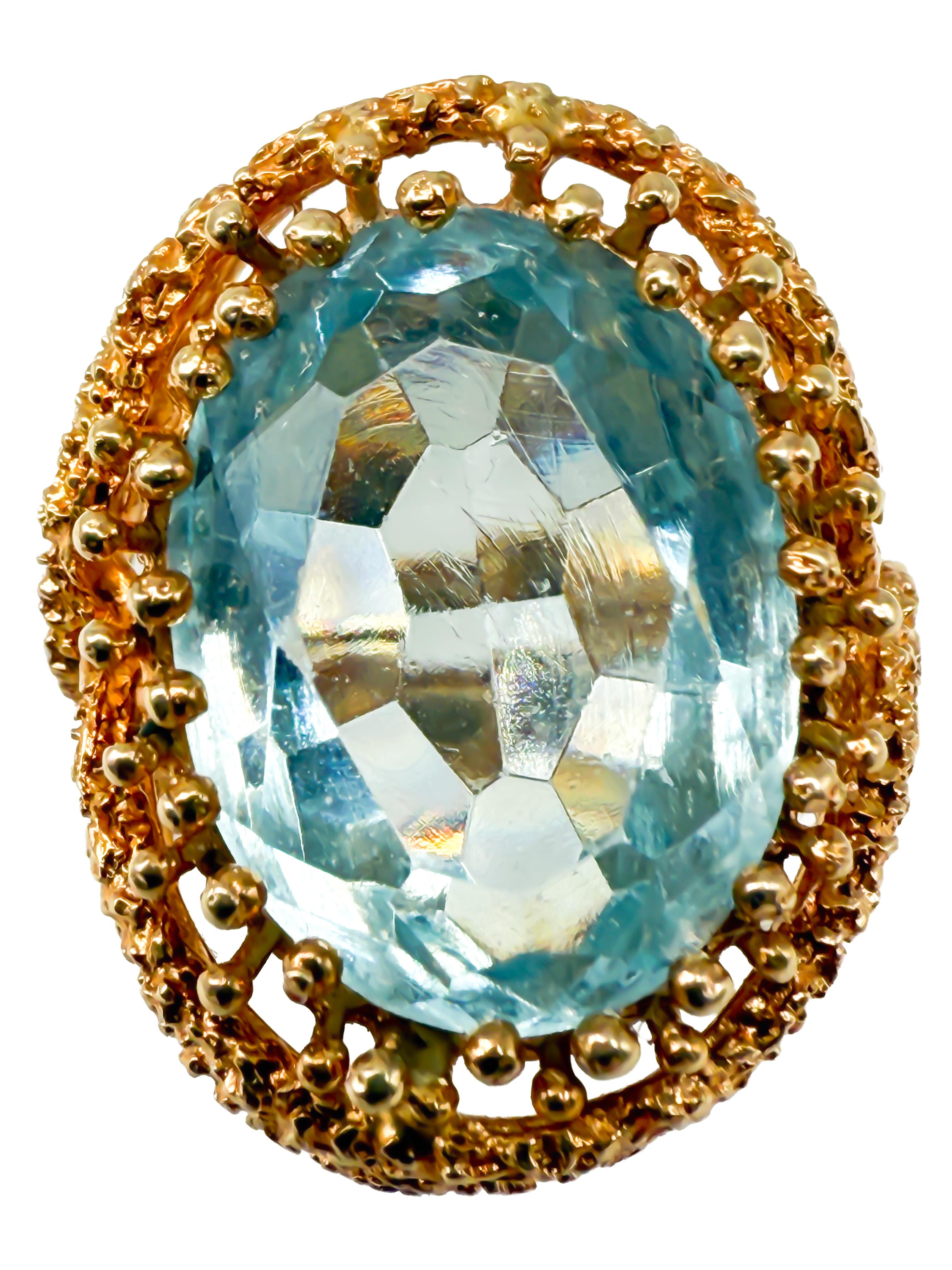 585 Bague en or jaune avec une aigue-marine de 9 ct