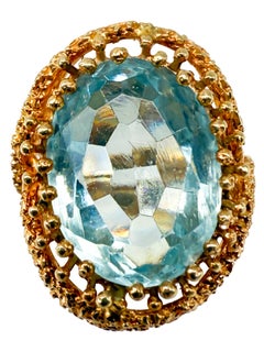 585 Bague en or jaune avec une aigue-marine de 9 ct