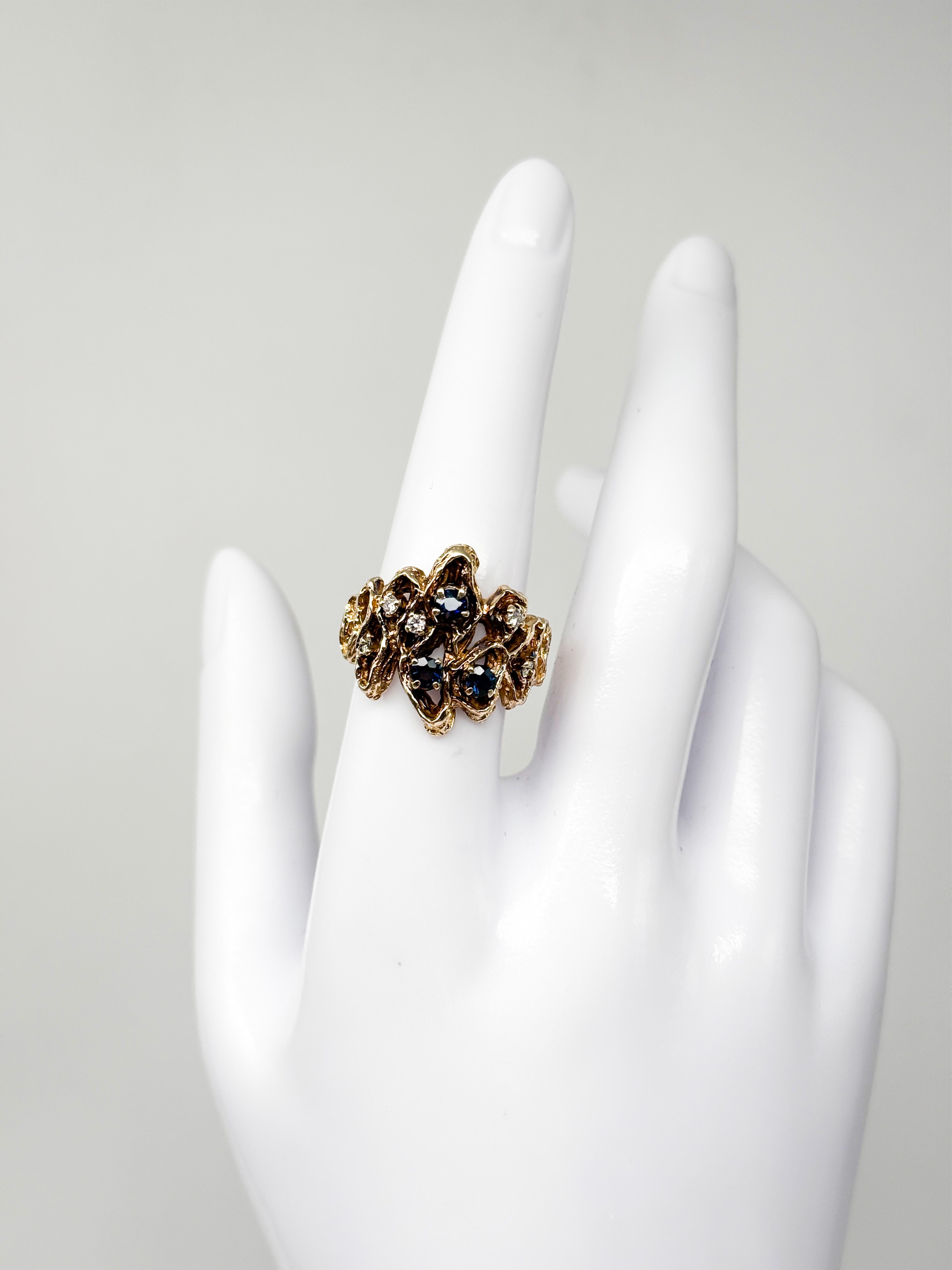 585 Yellow Gold Ring with Diamonds and Sapphire; Certificate Included in vendita 1