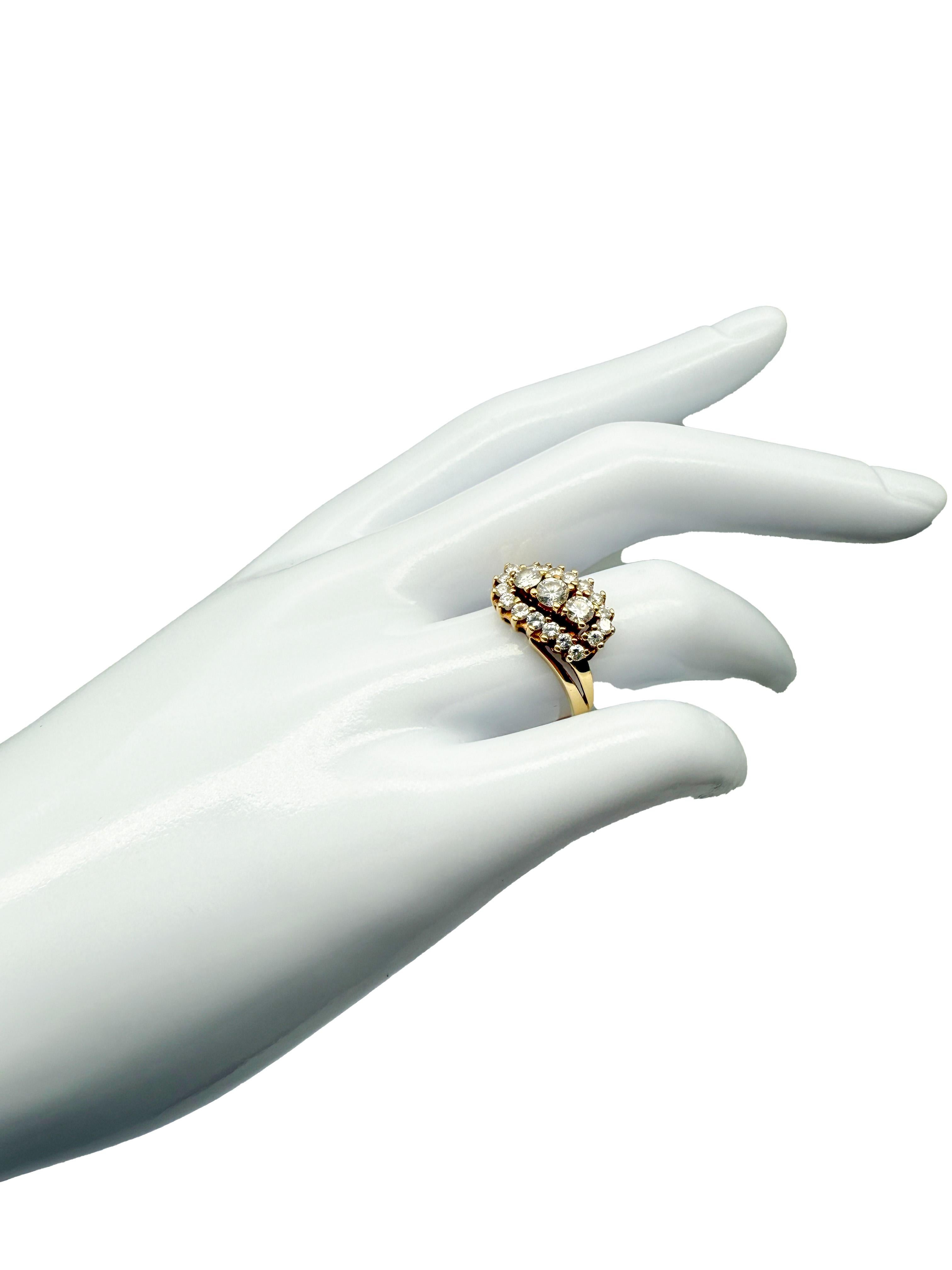 Moderno 585 anello in oro giallo con diamanti in vendita