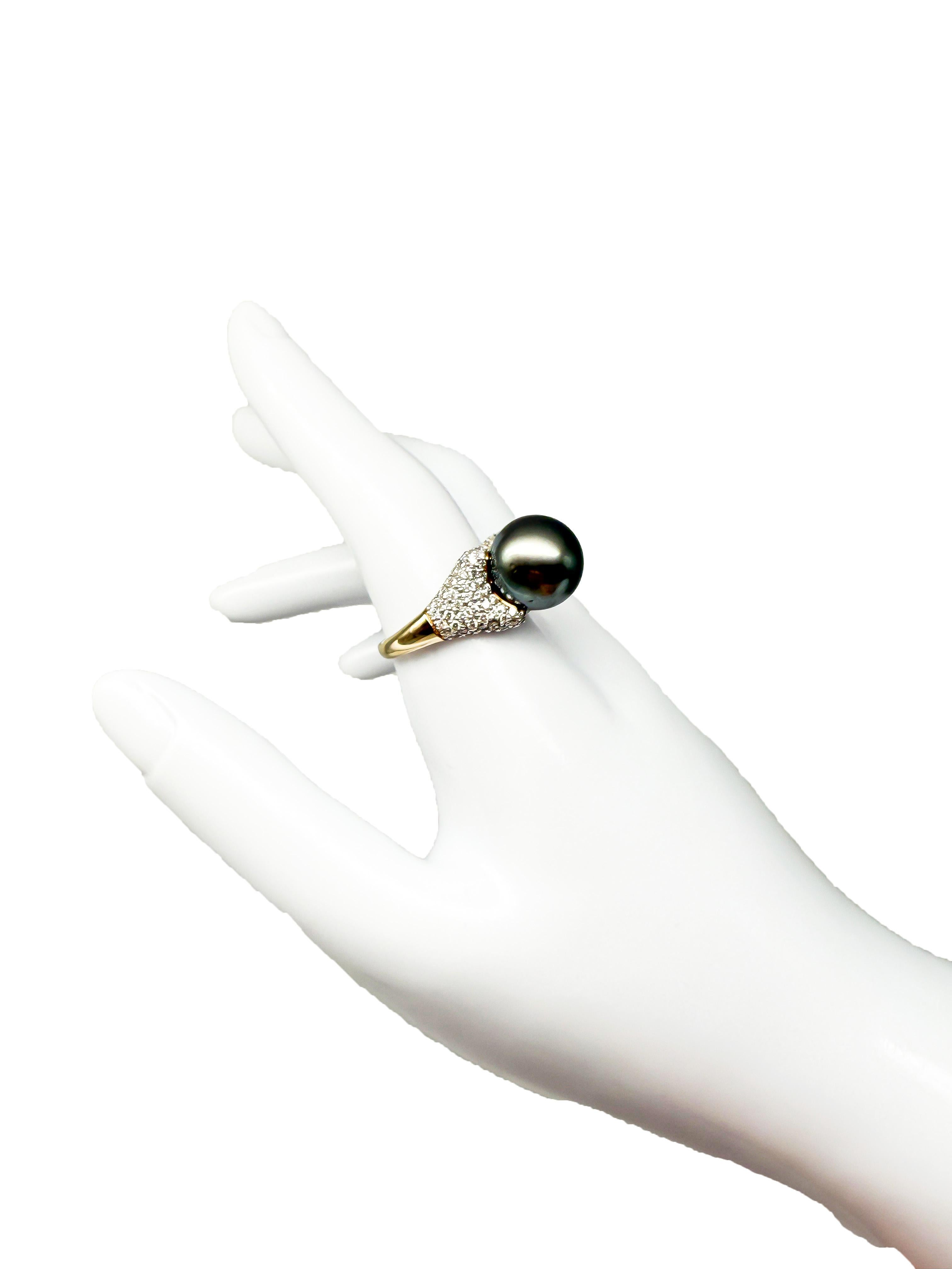 Women's or Men's 585 Yellow Gold Ring with Tahitian Pearls For Sale