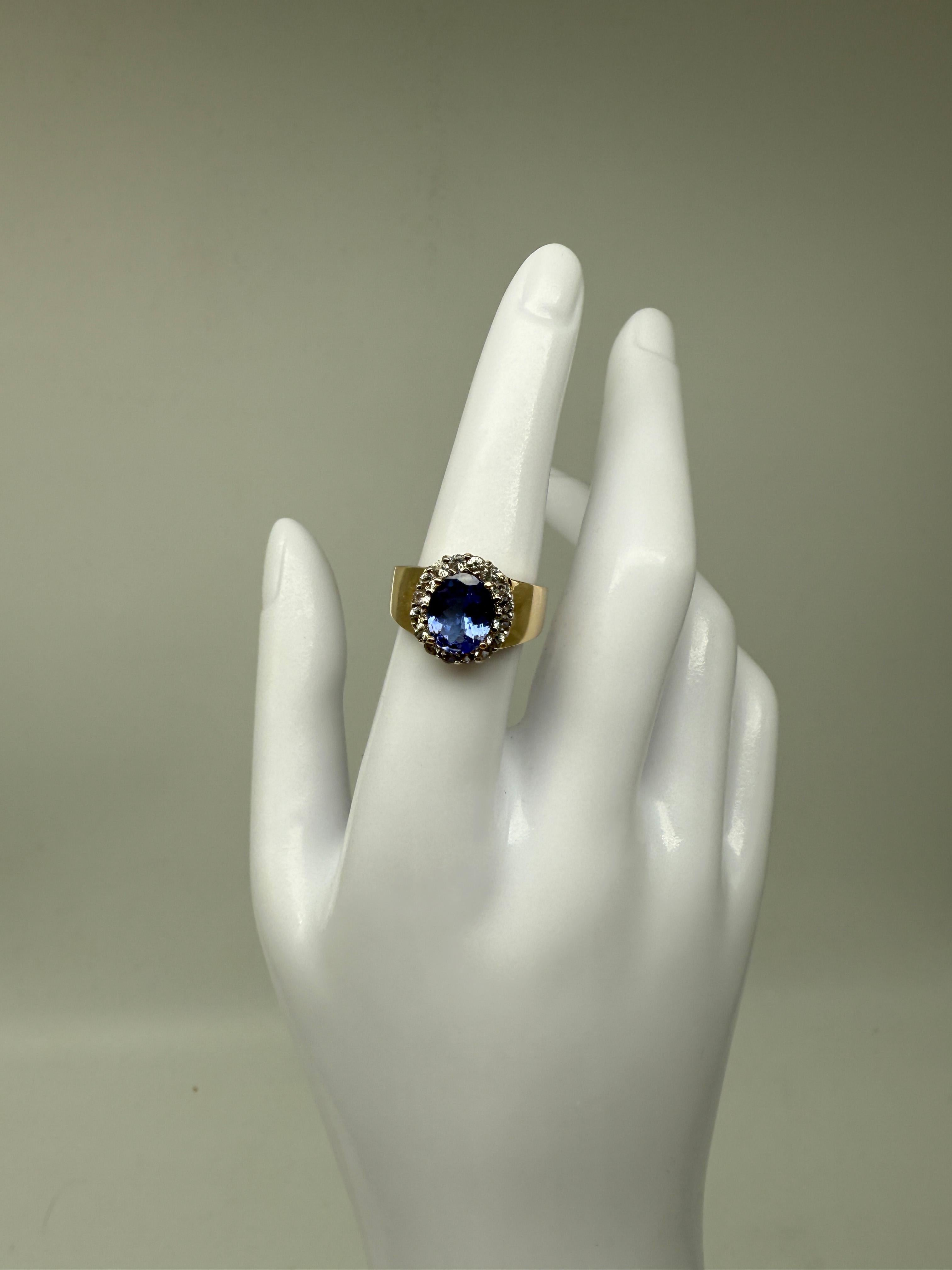 585 Bague en or jaune avec tanzanite et diamants en vente 2
