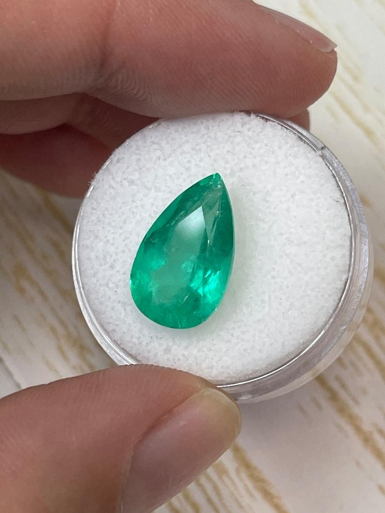 Pear Cut 5.86 Carat 15.5x9.5 Spring Green Colombian Emerald - Pear-Cut May Birthstone Gem For Sale