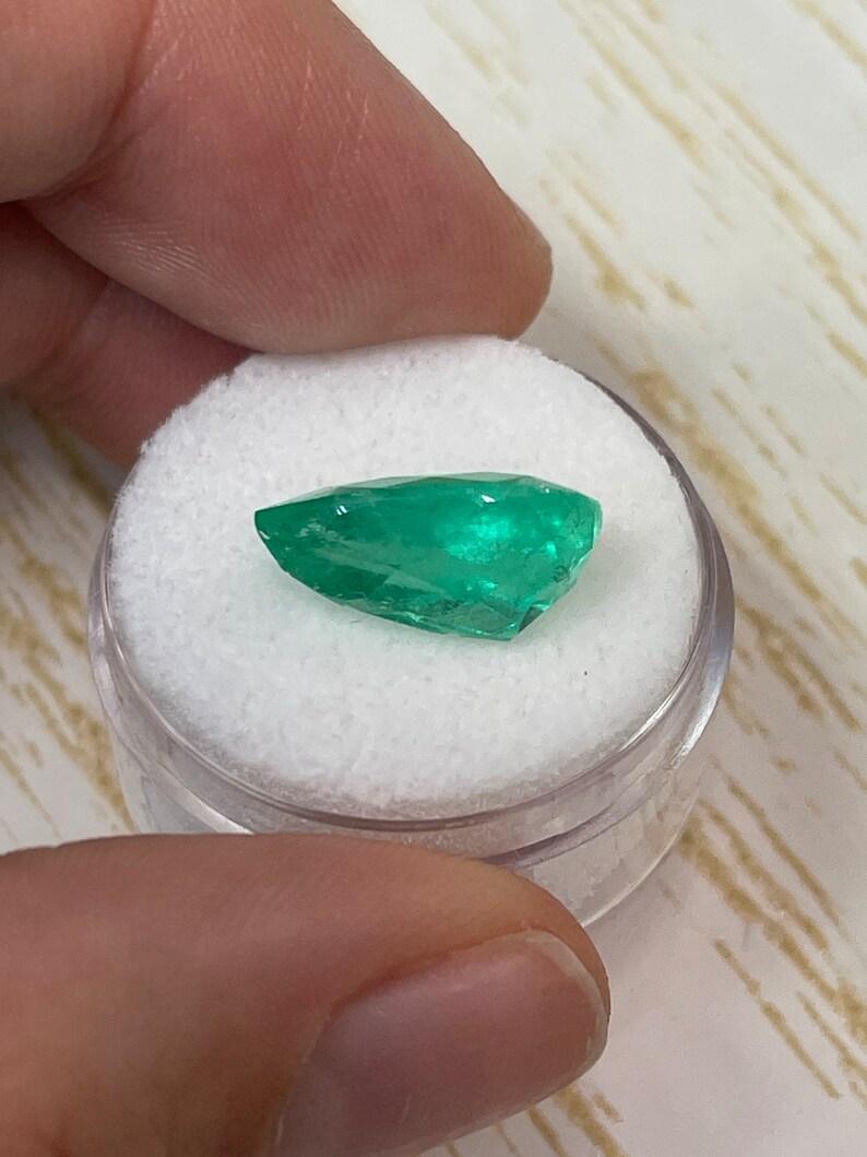 Women's 5.86 Carat 15.5x9.5 Spring Green Colombian Emerald - Pear-Cut May Birthstone Gem For Sale