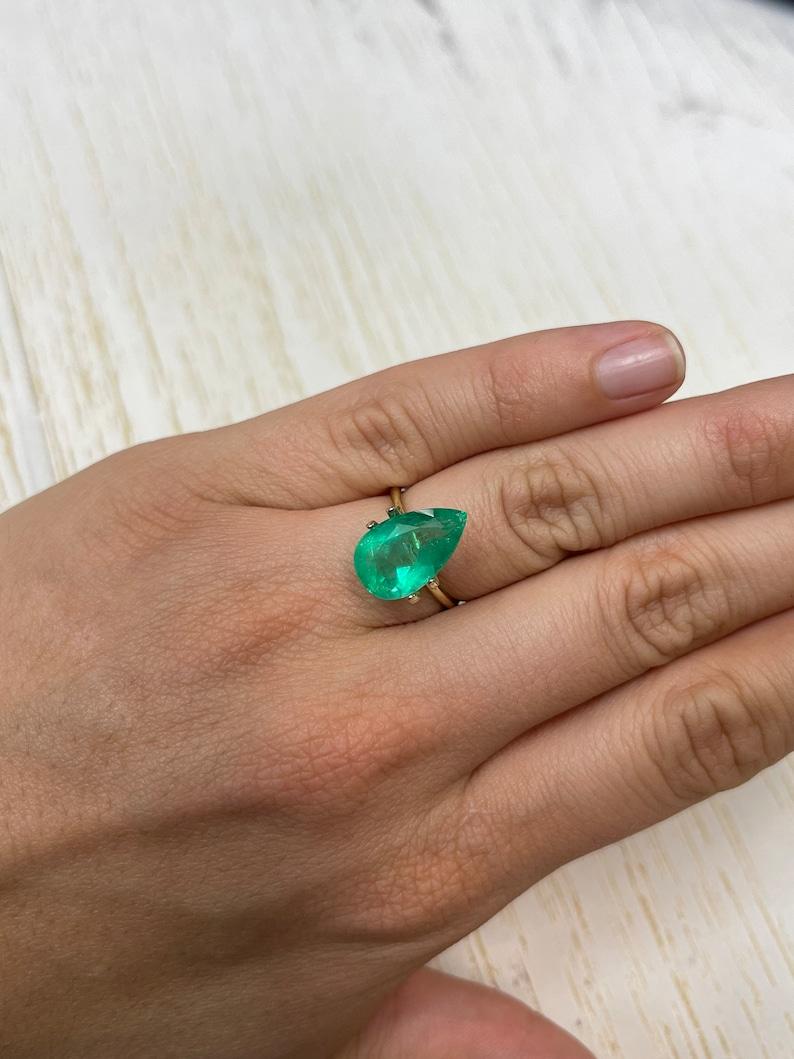 5.86 Carat 15.5x9.5 Spring Green Colombian Emerald - Pear-Cut May Birthstone Gem For Sale 1