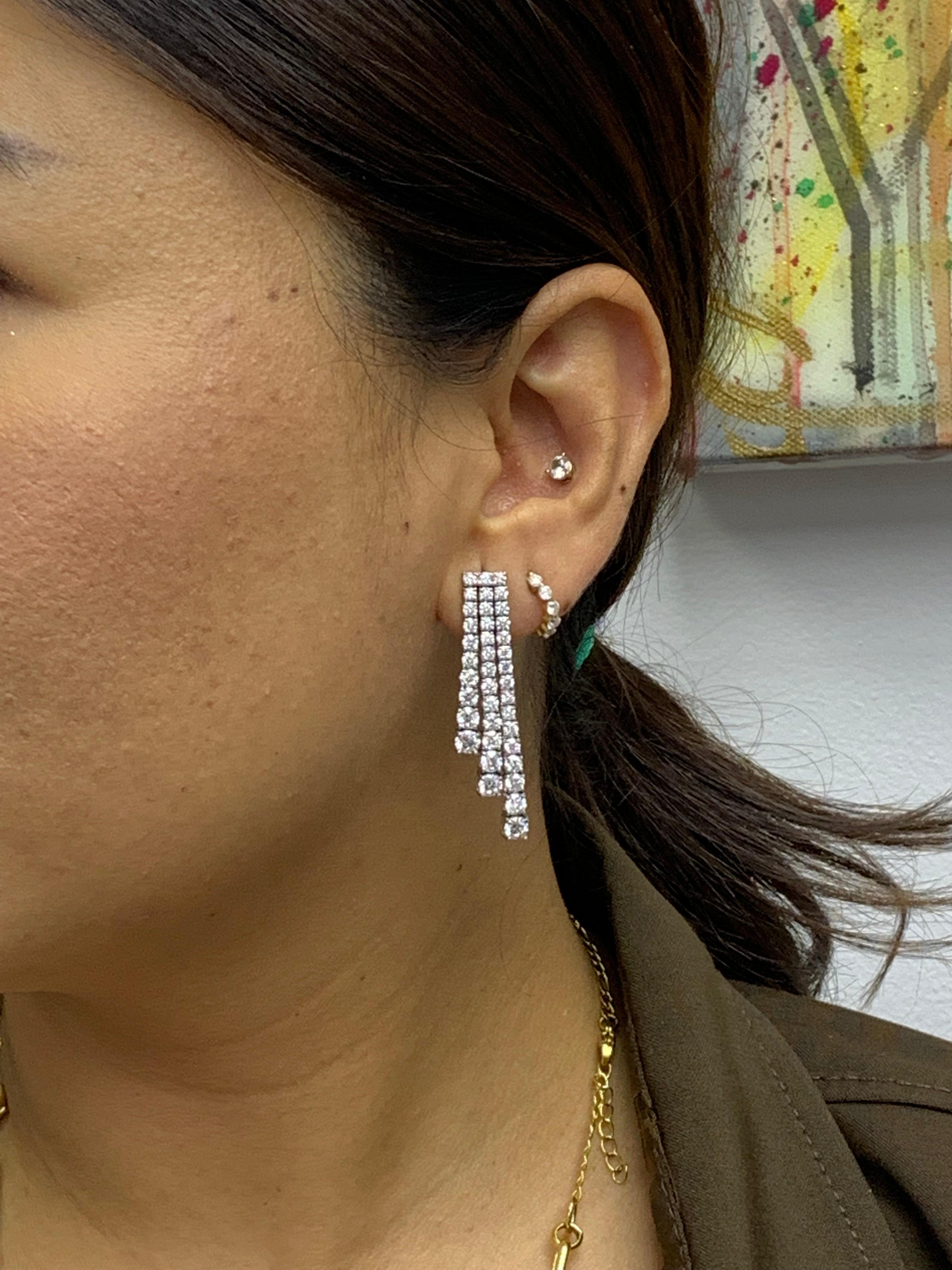5.86 Carat Diamond Chandelier Earrings in 14k White Gold In New Condition For Sale In NEW YORK, NY