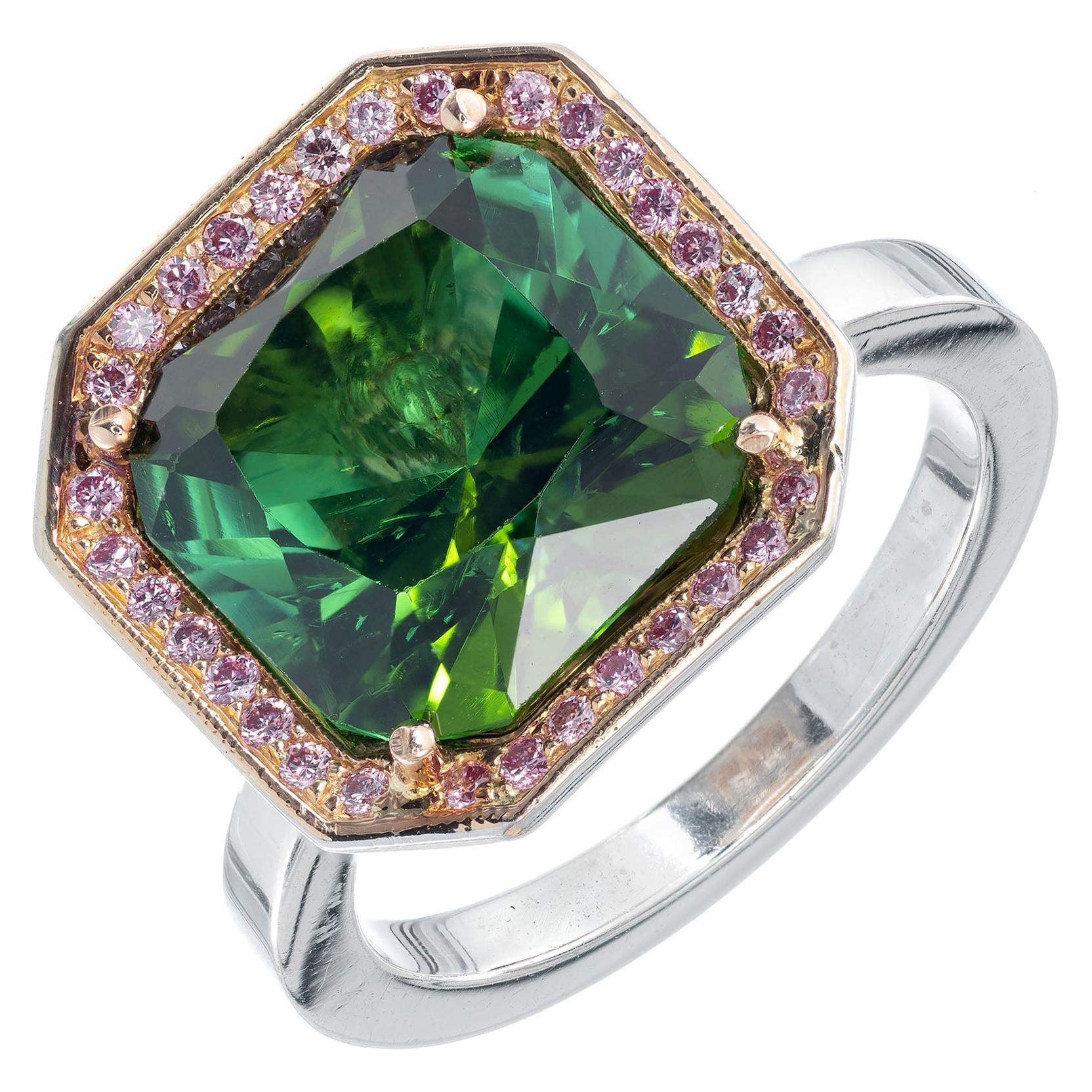 Bague cocktail en or et platine avec halo de diamants et tourmaline verte de 5,86 carats