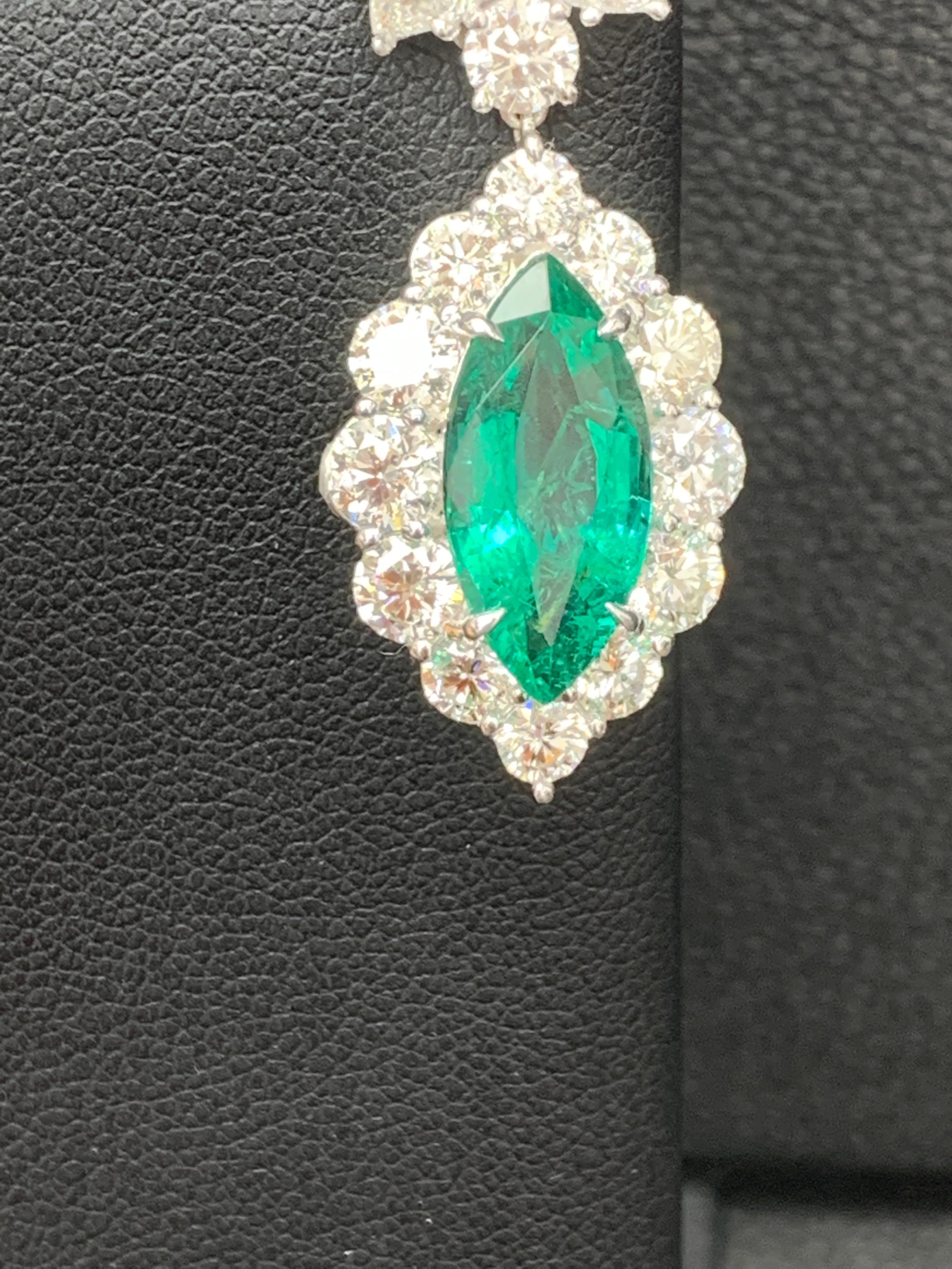 Boucles d'oreilles pendantes en or blanc 18 carats avec diamants et émeraudes taille marquise de 5,86 carats en vente 4