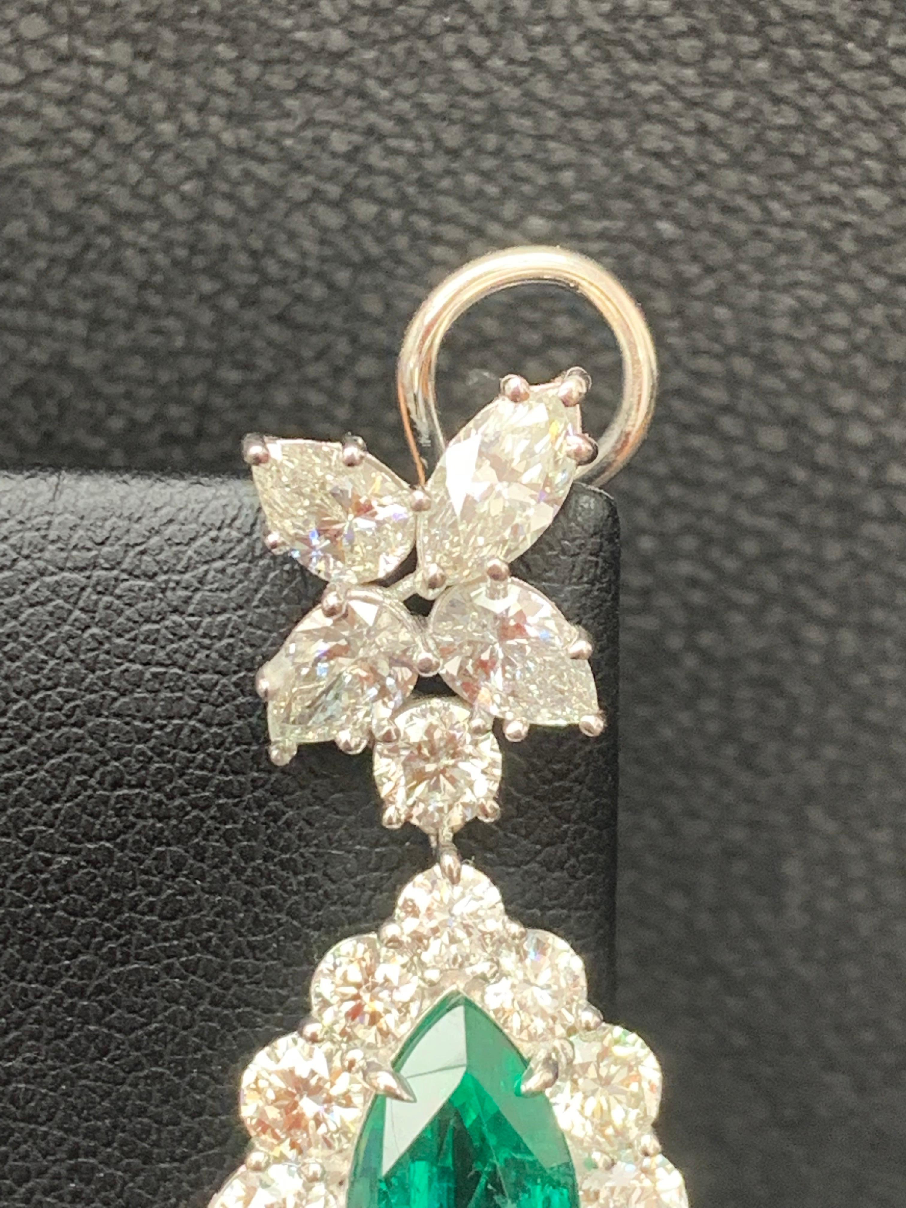 Boucles d'oreilles pendantes en or blanc 18 carats avec diamants et émeraudes taille marquise de 5,86 carats en vente 5