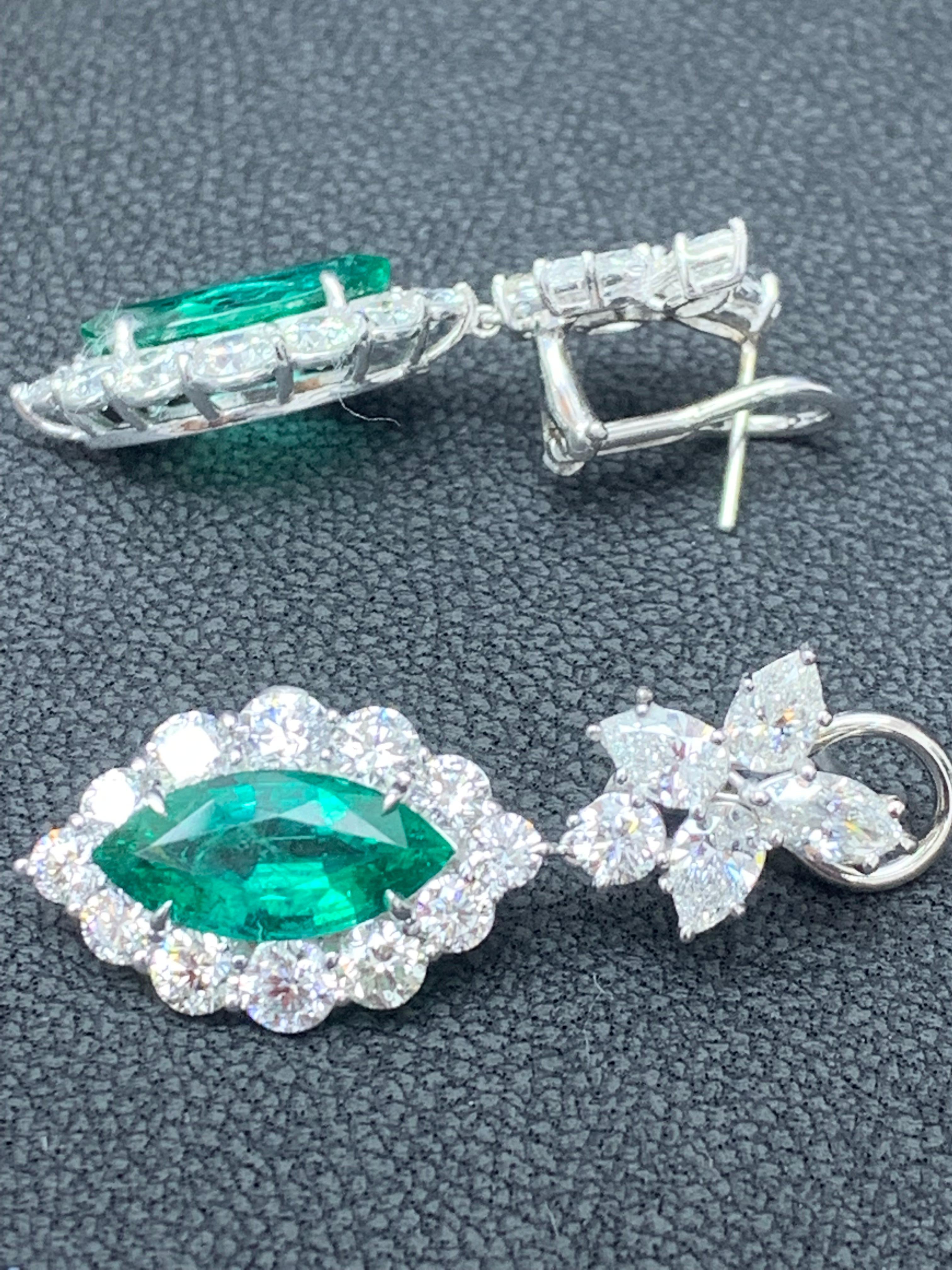 Boucles d'oreilles pendantes en or blanc 18 carats avec diamants et émeraudes taille marquise de 5,86 carats en vente 7