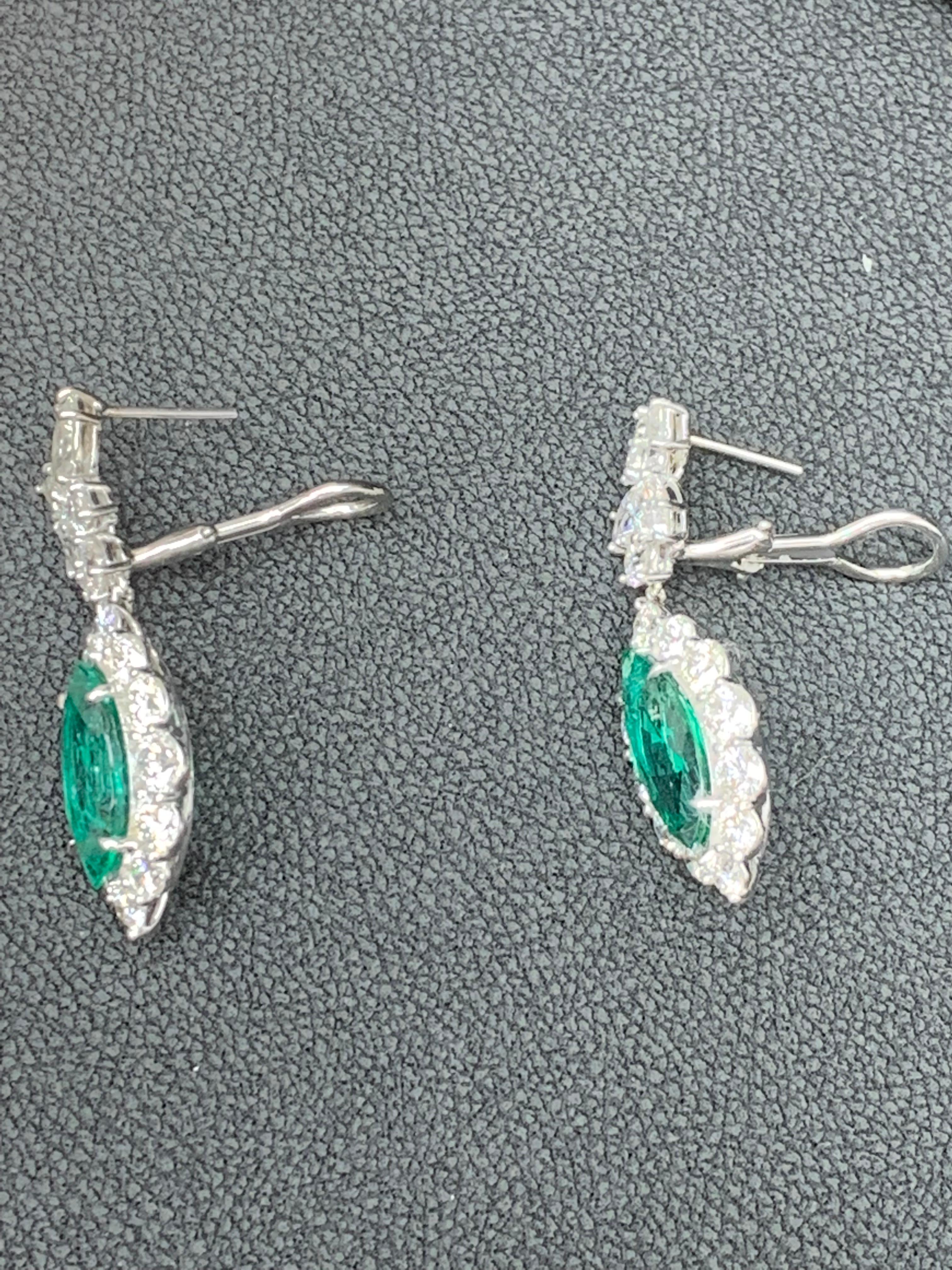 Boucles d'oreilles pendantes en or blanc 18 carats avec diamants et émeraudes taille marquise de 5,86 carats Neuf - En vente à NEW YORK, NY