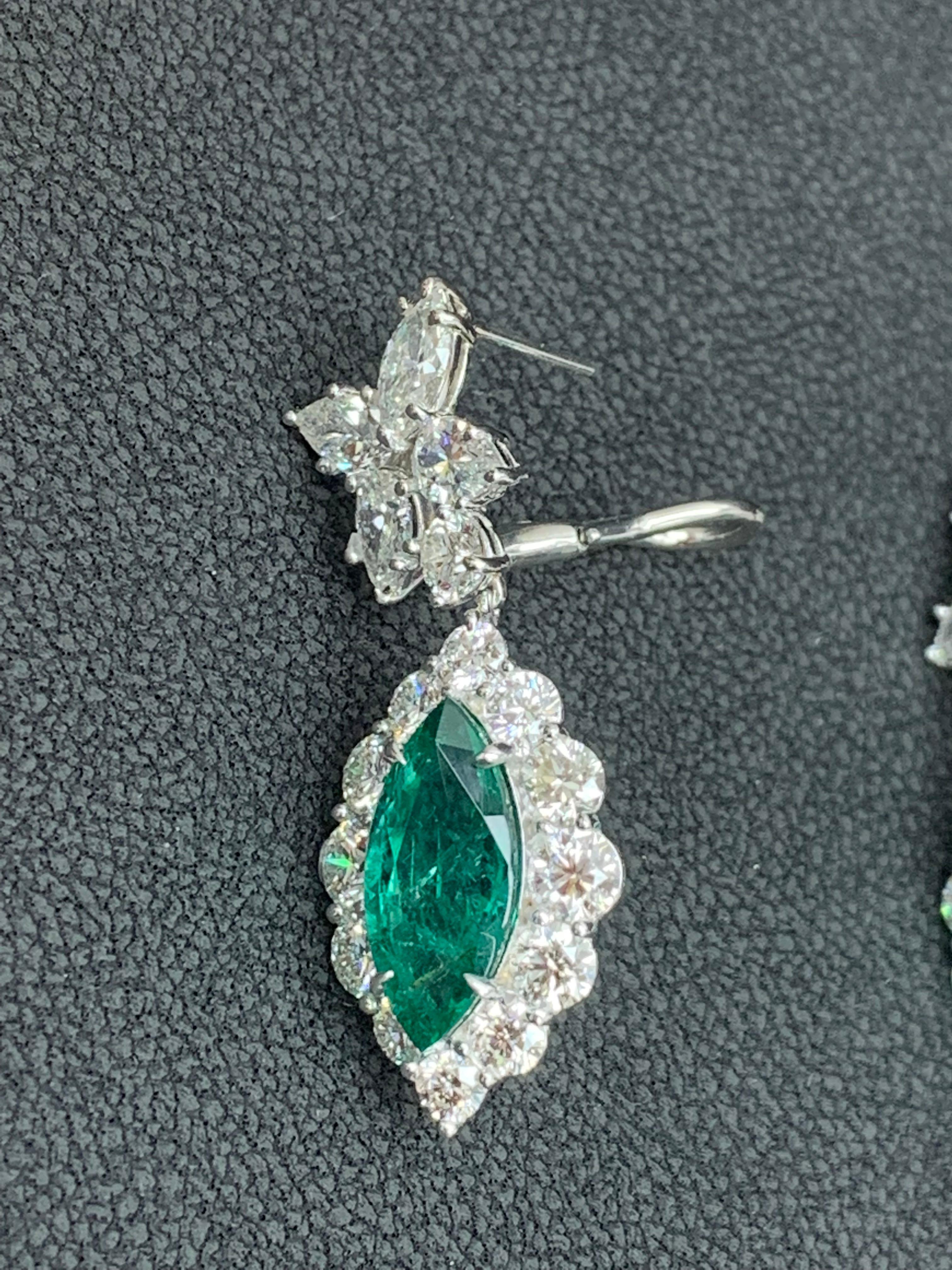 Boucles d'oreilles pendantes en or blanc 18 carats avec diamants et émeraudes taille marquise de 5,86 carats Pour femmes en vente