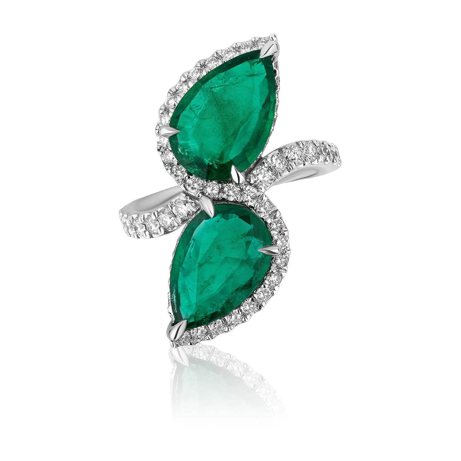 5,86 Karat birnenförmiger Smaragd und Diamant-Ring Toi et Moi (Tropfenschliff) im Angebot