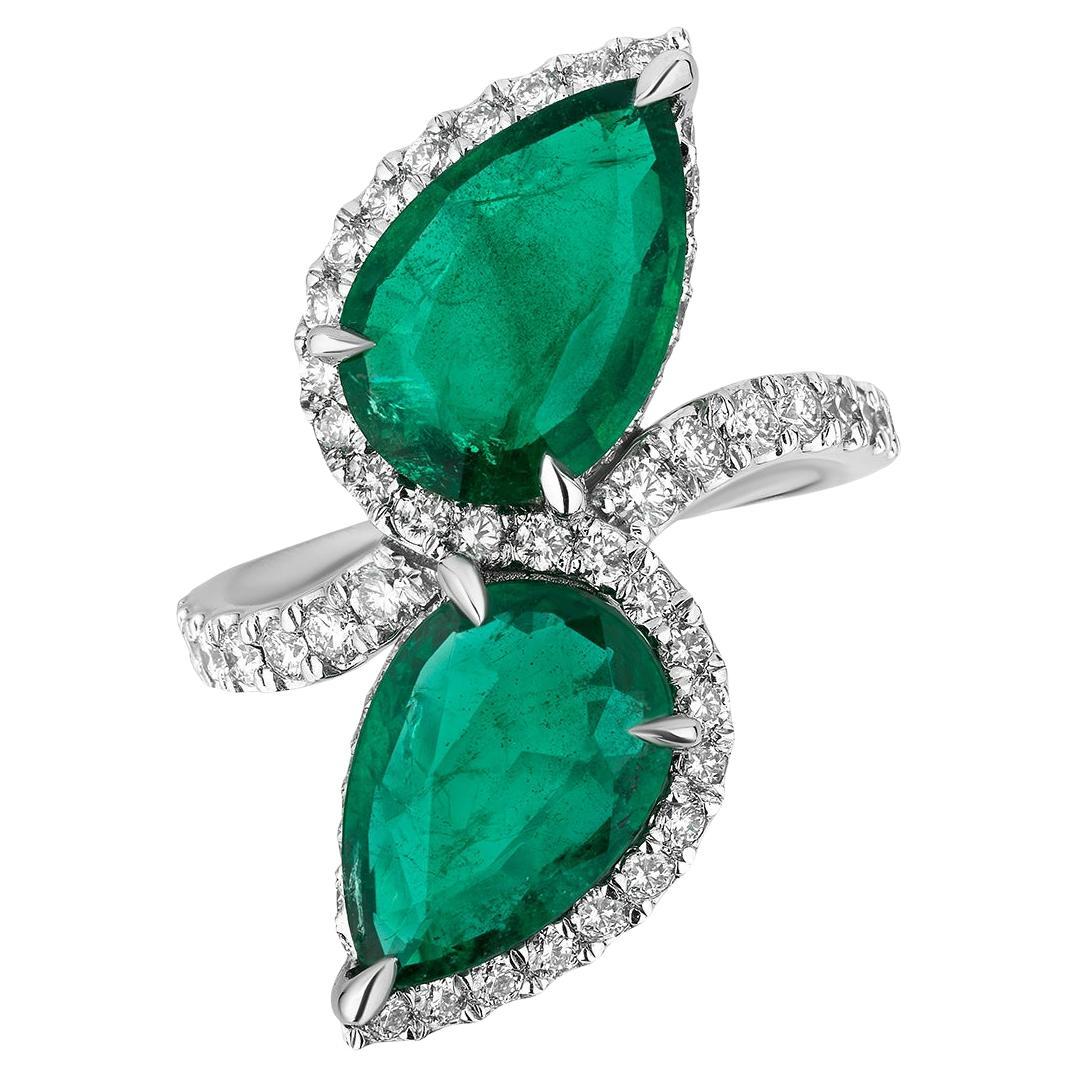 Auction - 5.86 Carat Pear Shaped Emerald and Diamond Toi et Moi Ring