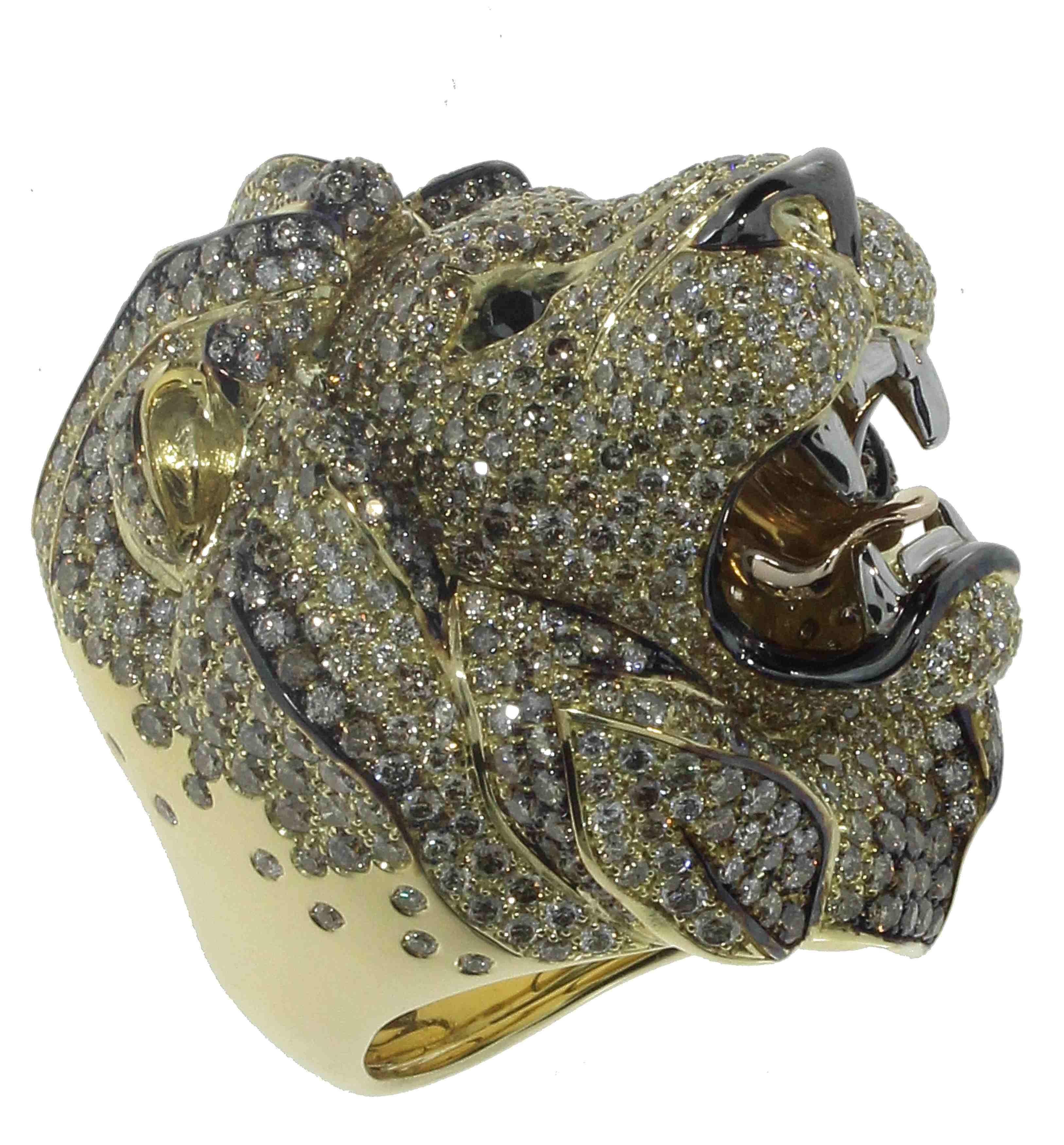 Artisan 58.64gr Diamond Pavè Cocktail Lion Head Ring in 18 Karat Gold, Italian Design For Sale