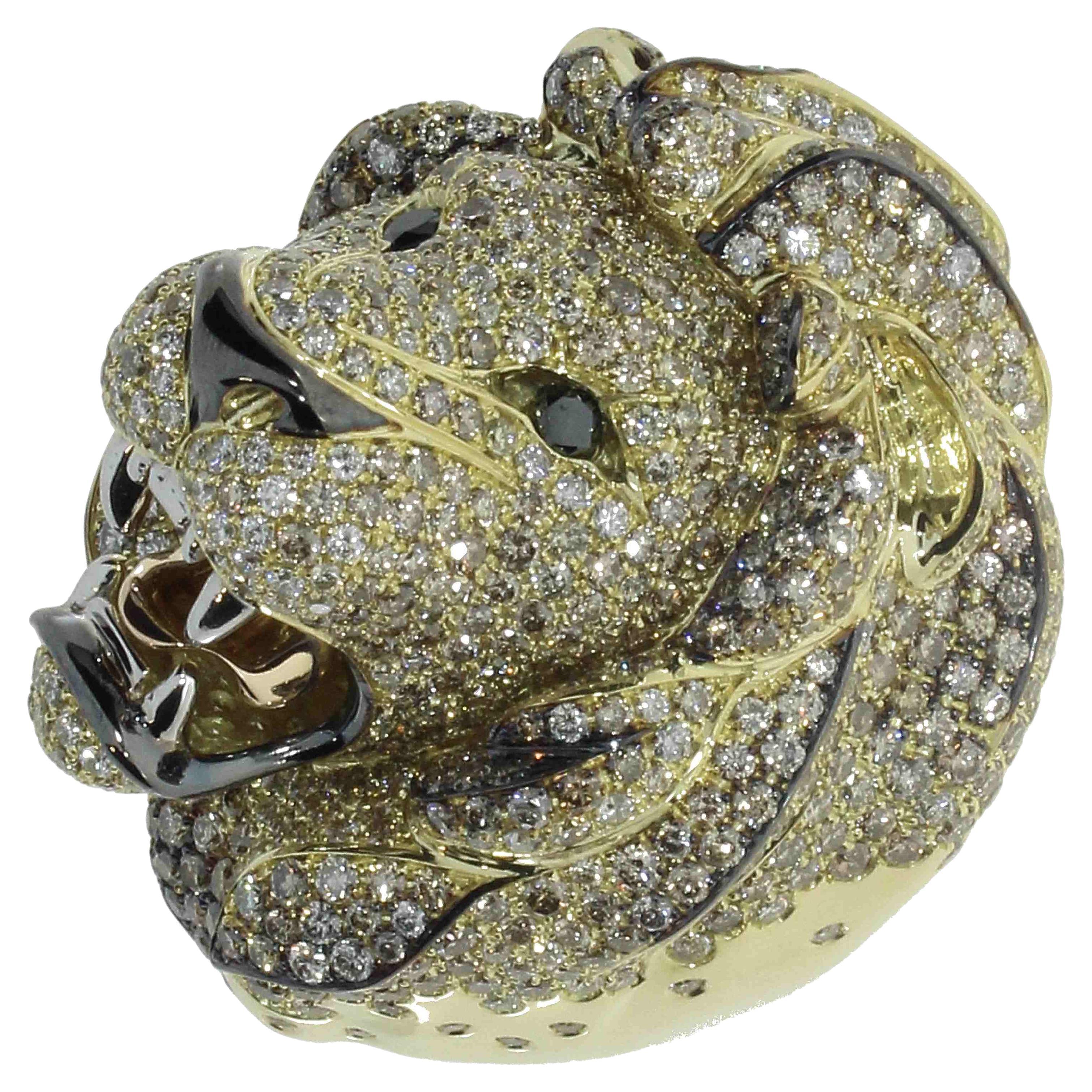 58.64gr Diamond Pavè Cocktail Lion Head Ring in 18 Karat Gold, Italian Design For Sale