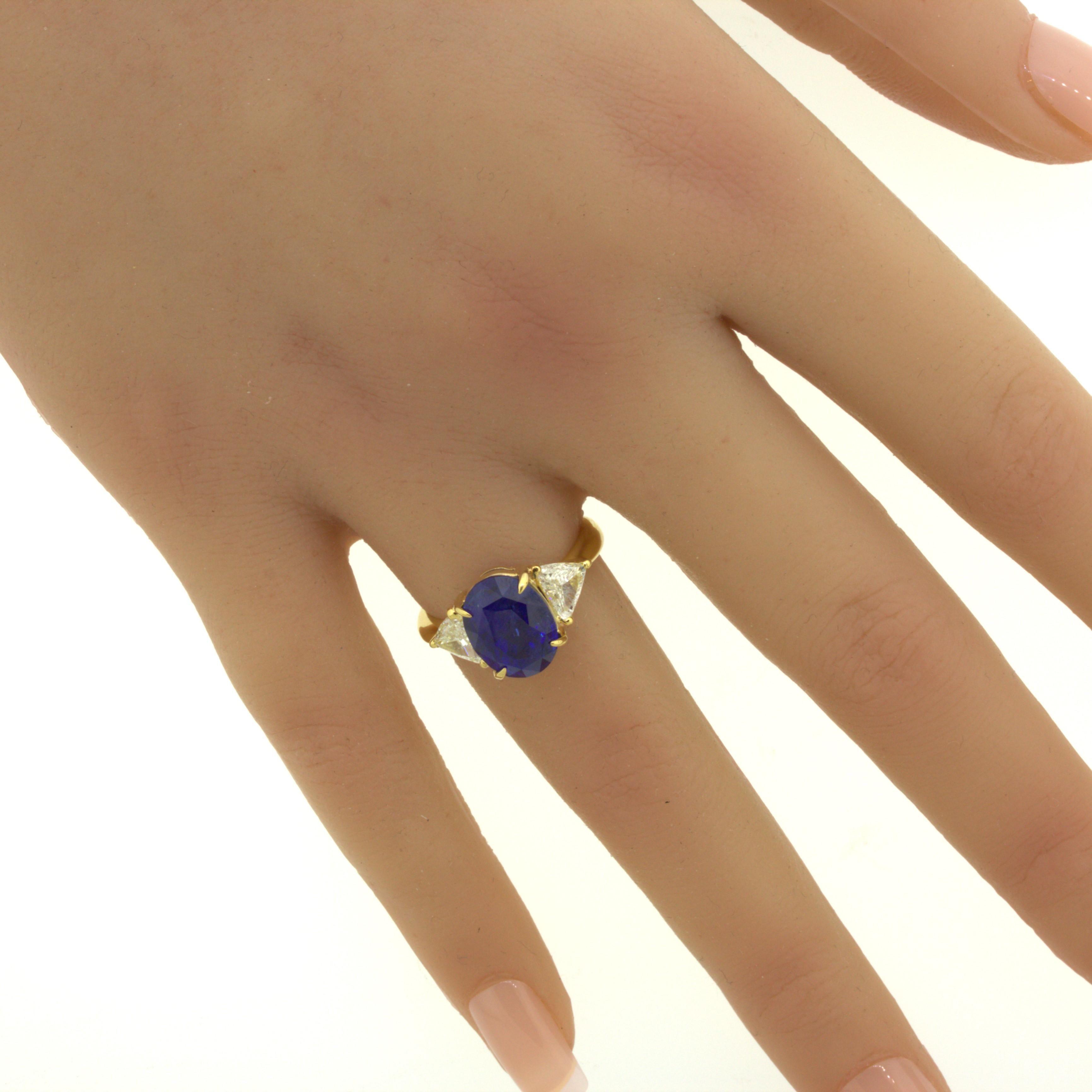 5.87 Carat Blue Sapphire Diamond 18k Yellow Gold 3-Stone Ring, GIA Certified For Sale 8