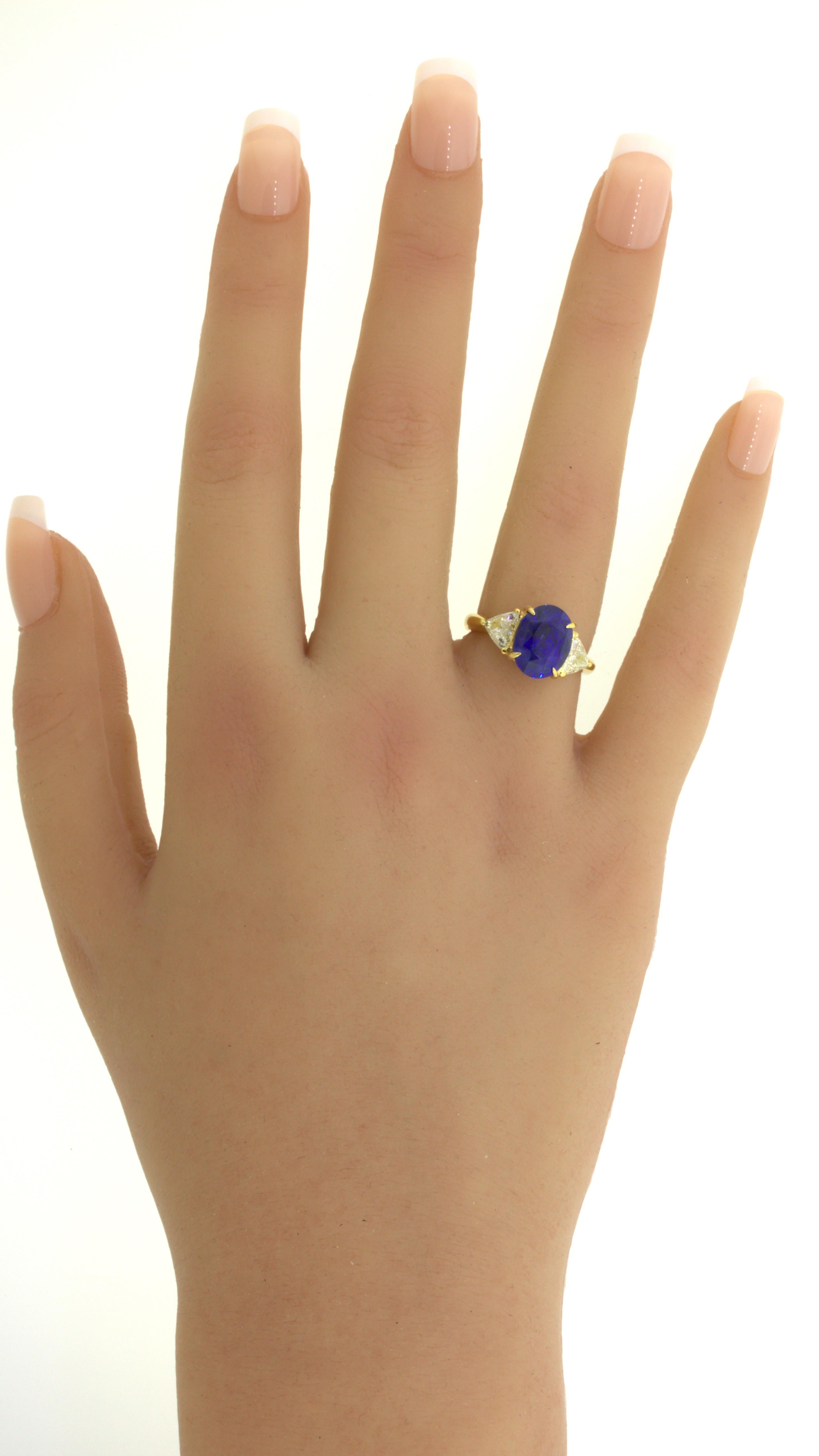 5.87 Carat Blue Sapphire Diamond 18k Yellow Gold 3-Stone Ring, GIA Certified For Sale 11