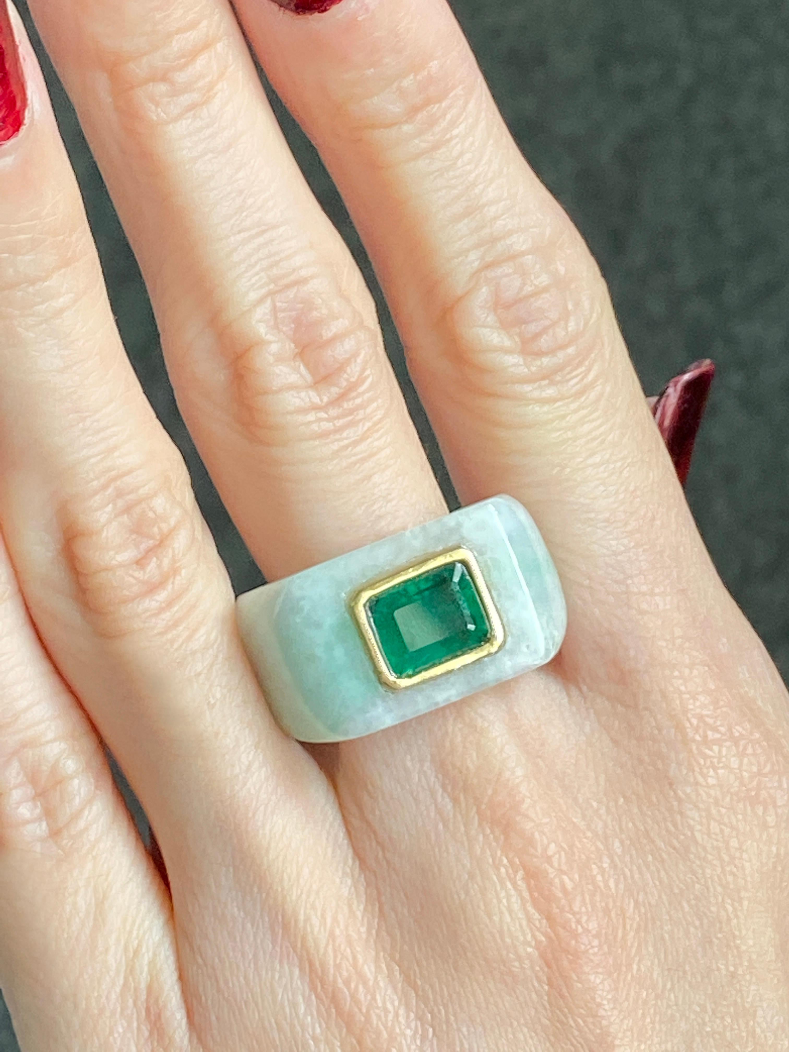 58.77 Carat Jade and Emerald Cocktail Signet Ring In New Condition In Bangkok, Thailand