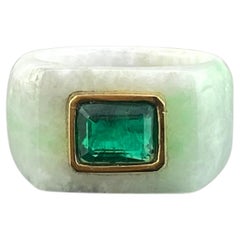 Signet de cocktail en jade et émeraudes de 58,77 carats