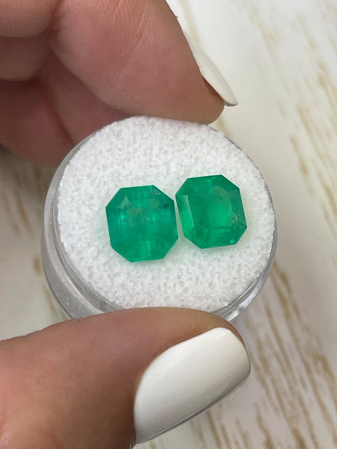 Taglio Asscher 5,87tcw di smeraldi colombiani tagliati a cuneo, coppia 9x9 di smeraldi autentici sfusi in vendita