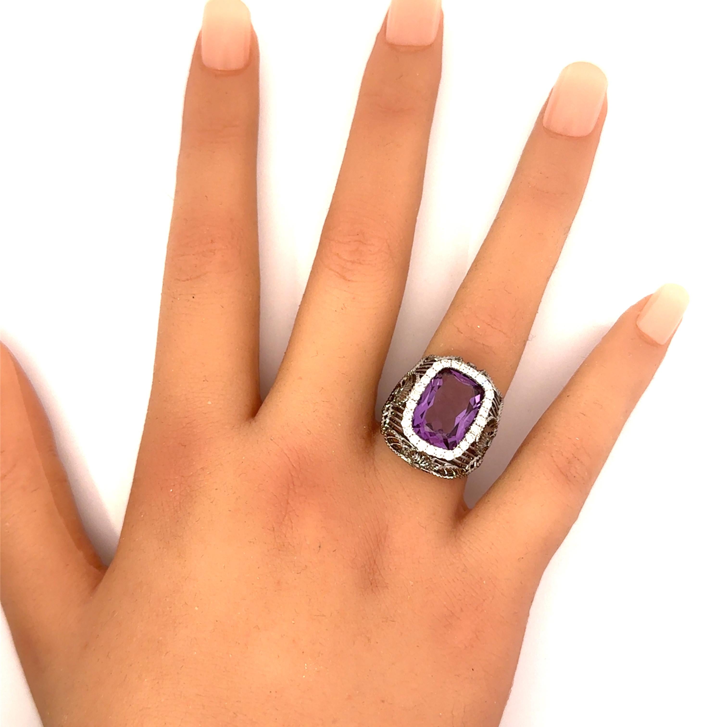 5,88 Karat Amethyst Aquamarin Diamant 18k Rhodium Gold Halo-Ring (Kissenschliff) im Angebot