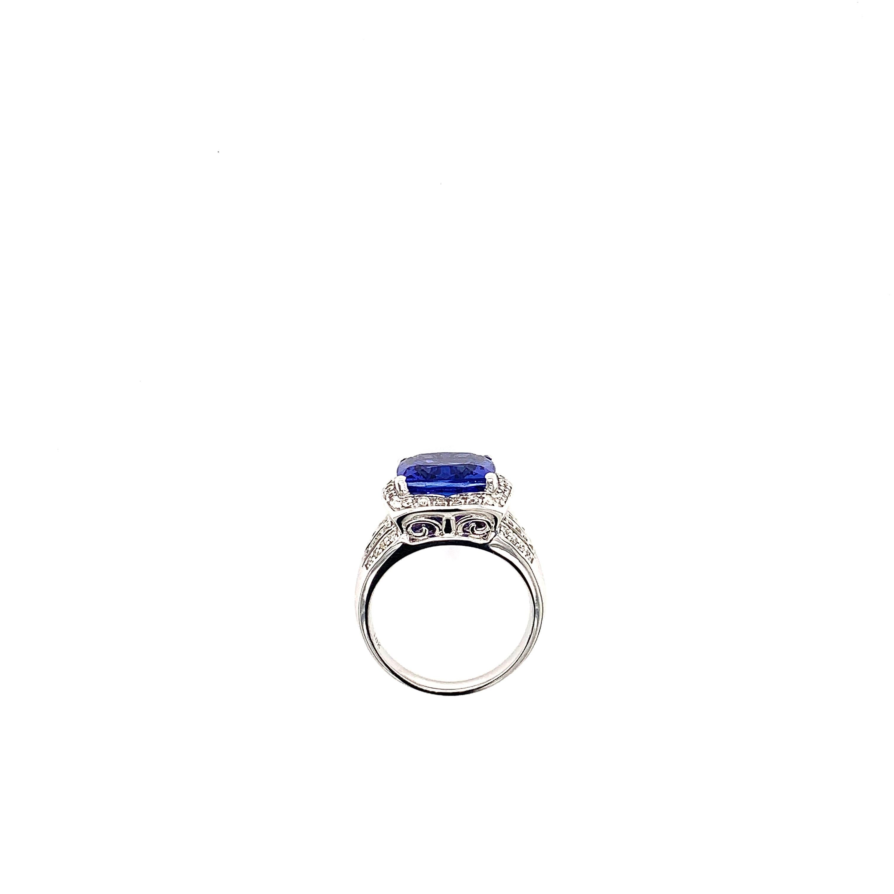 Sunita Nahata5.88 Carat Tanzanite Fancy Ring in 18Karat White Gold with Diamonds In New Condition For Sale In Hong Kong, HK