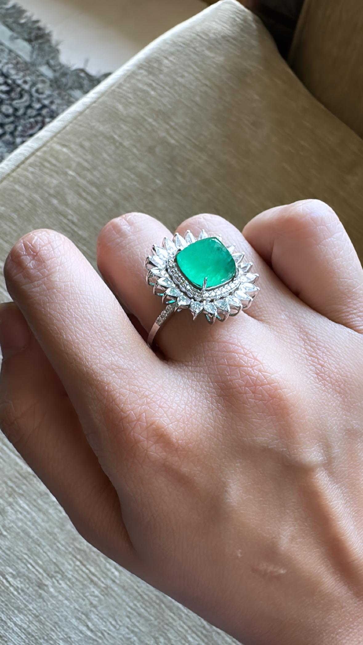Cocktailring, 5,88 Karat, natürlicher sambischer Smaragd, Zuckerhut- und Diamanten im Rosenschliff im Angebot 4