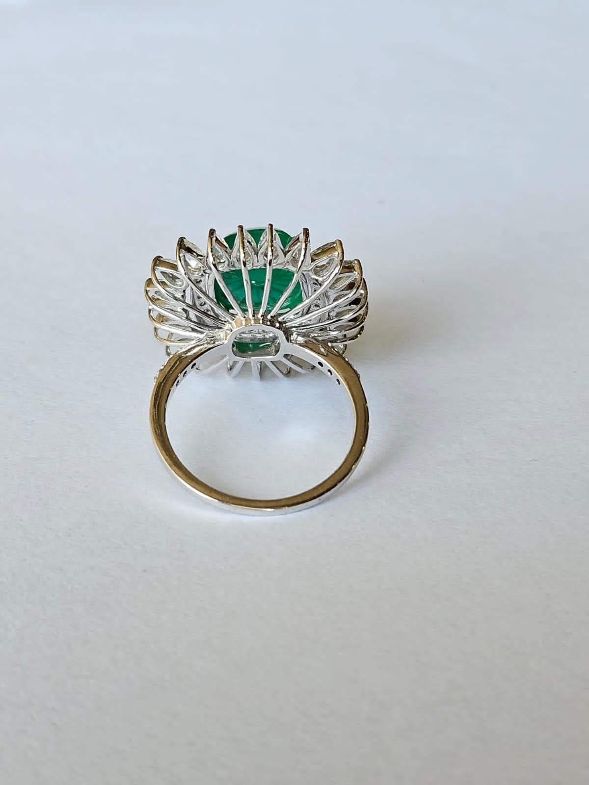 Cocktailring, 5,88 Karat, natürlicher sambischer Smaragd, Zuckerhut- und Diamanten im Rosenschliff (Art déco) im Angebot