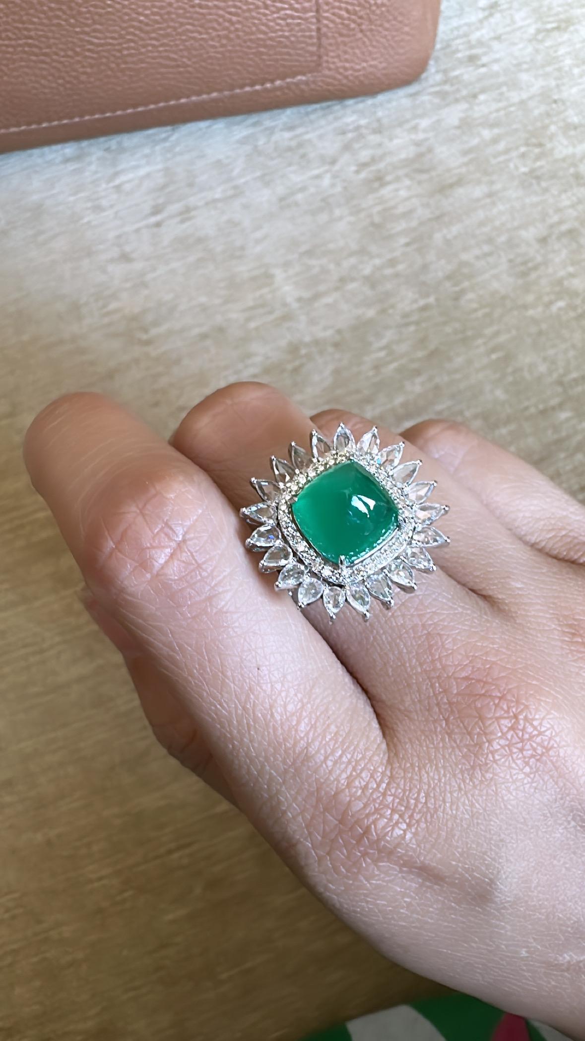 Cocktailring, 5,88 Karat, natürlicher sambischer Smaragd, Zuckerhut- und Diamanten im Rosenschliff im Angebot 3