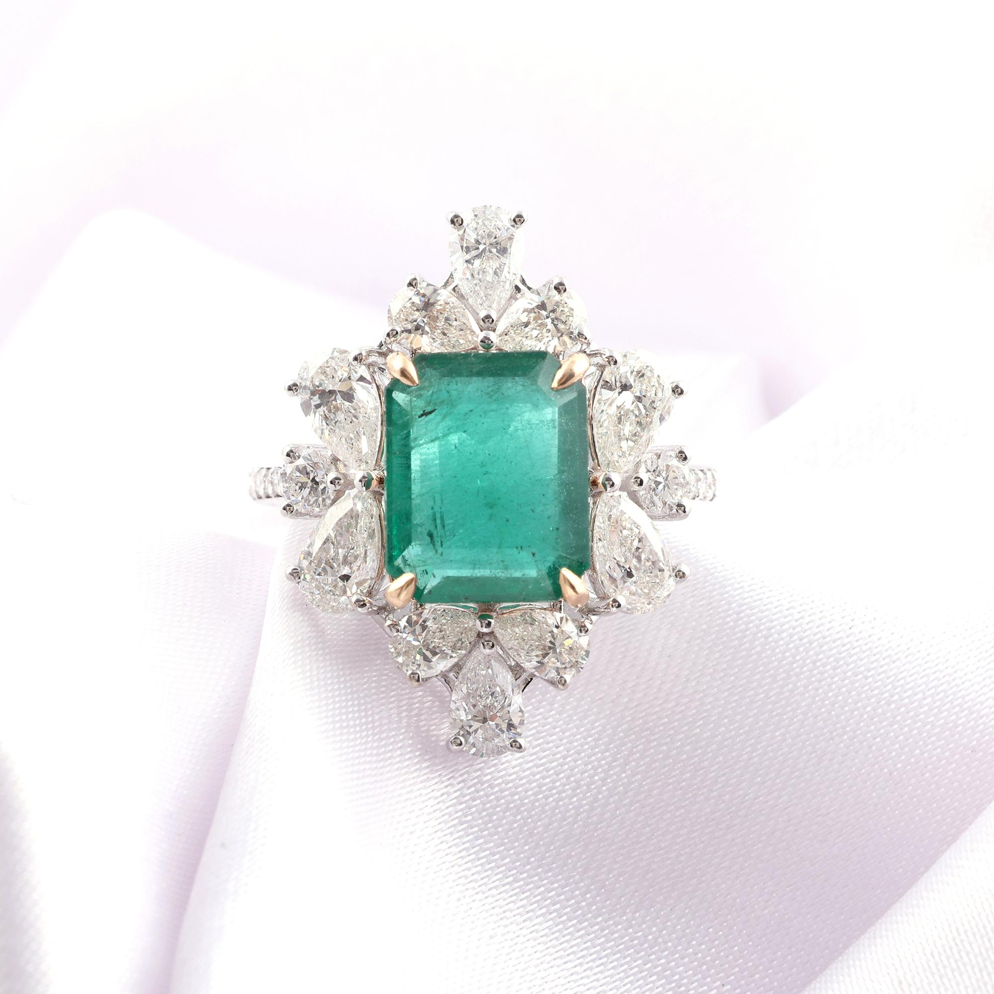 Im Angebot: 5,88 TCW Sambia Smaragd SI/H Diamant Halo Cocktail Ring 18 Karat Weißgold () 7