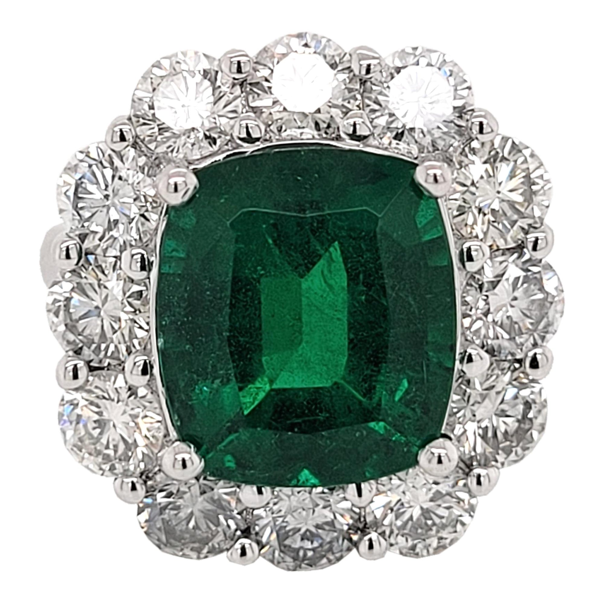 5.88Ct GIA Cushion Shape Emerald Pave Set Engagement Ring w... Halo 2,9 carats en vente