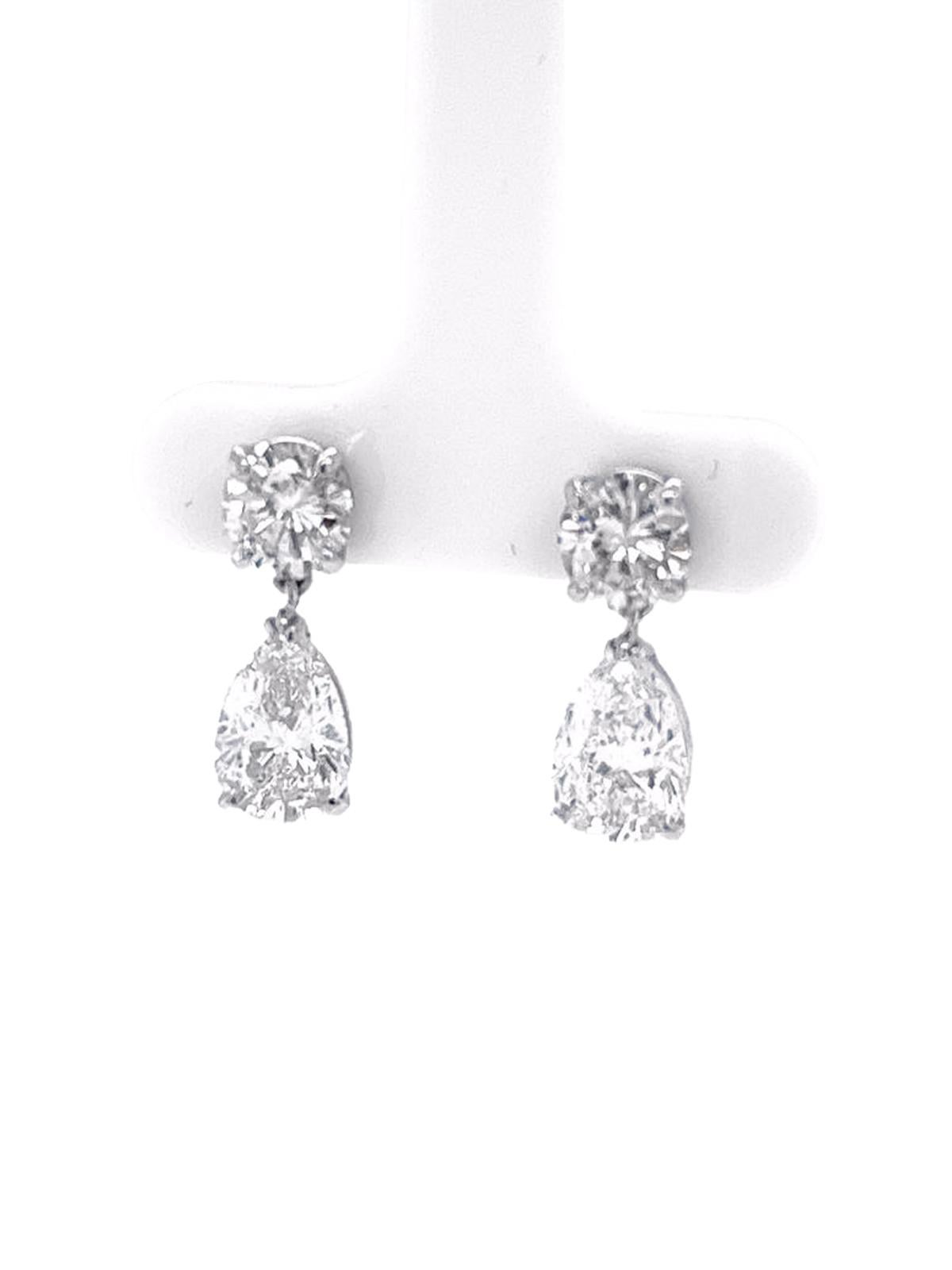 5.88ctw Natural Diamonds 14K Gold Pear Shape and Round Cut Diamonds Earrings In Good Condition For Sale In Aventura, FL