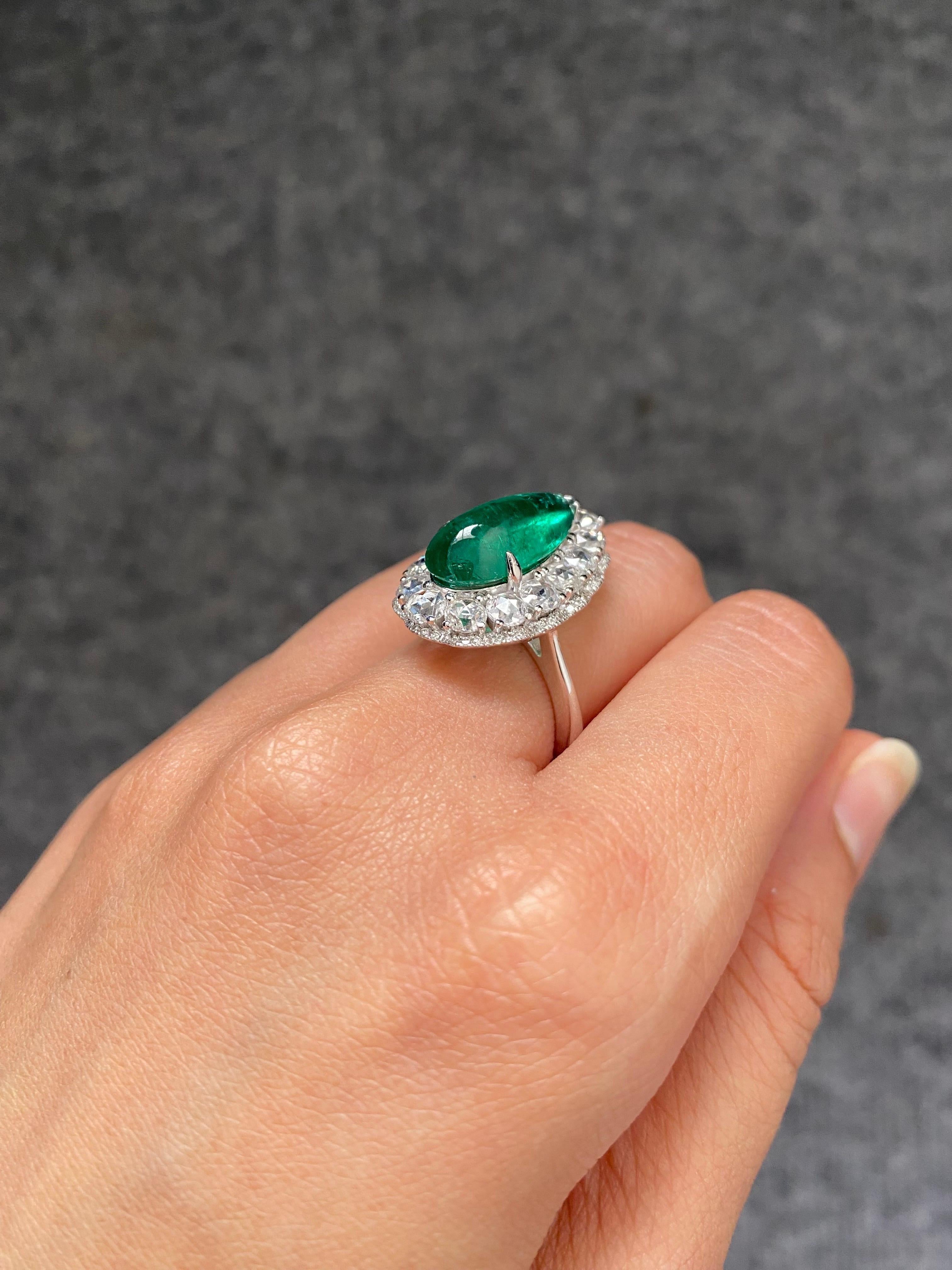 Women's or Men's 5.89 Carat Cabochon Pear Shape Emerald and Diamond 18K Gold Ring For Sale