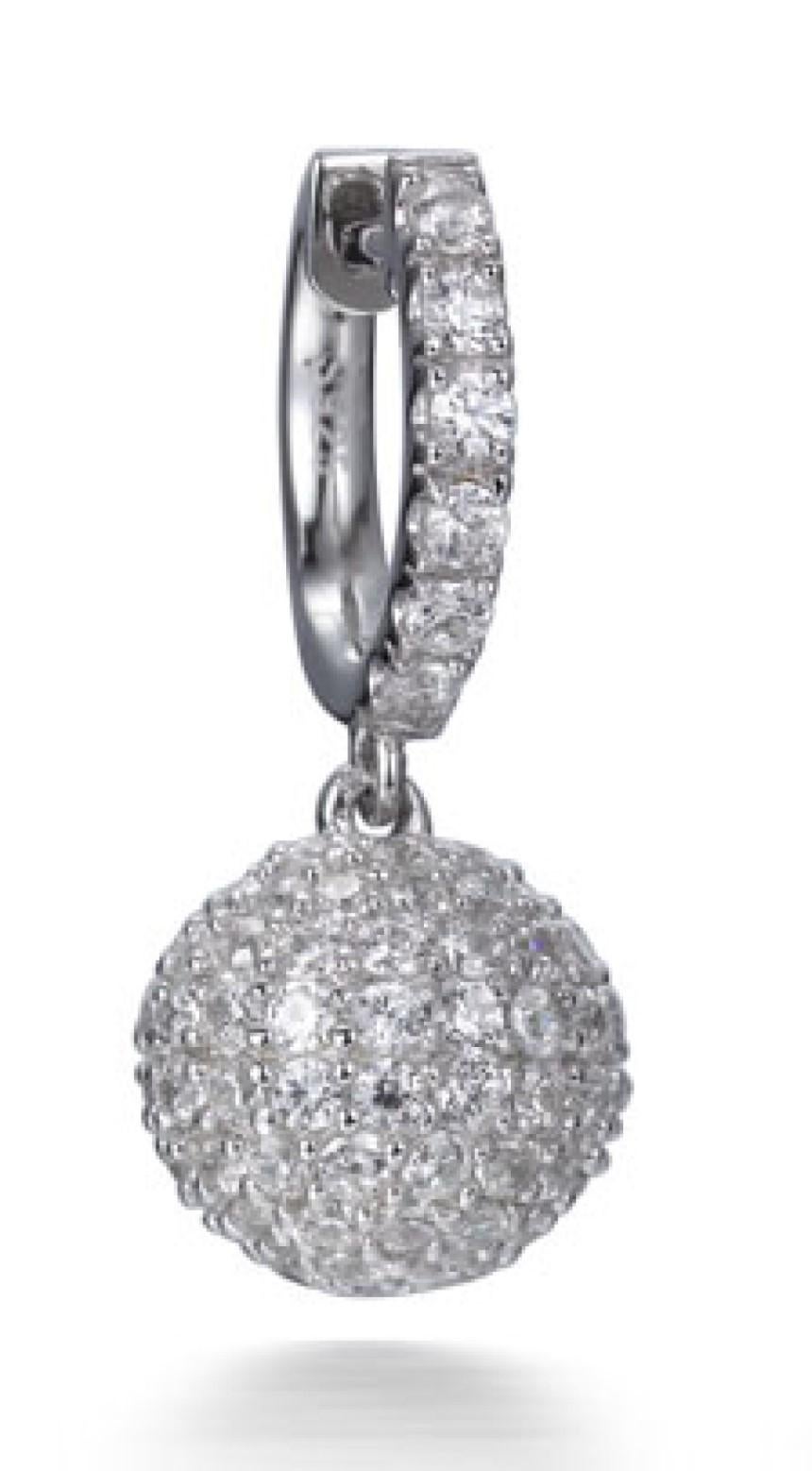 Brillantezza da pavé con un extra scintillio Lustre.

Con 5,89 carati di zirconi rotondi a taglio brillante, incastonati in argento sterling 925 con finitura in rodio bianco lucido.

Dimensioni: Caduta di 25 mm.

Disponibile anche con finitura in