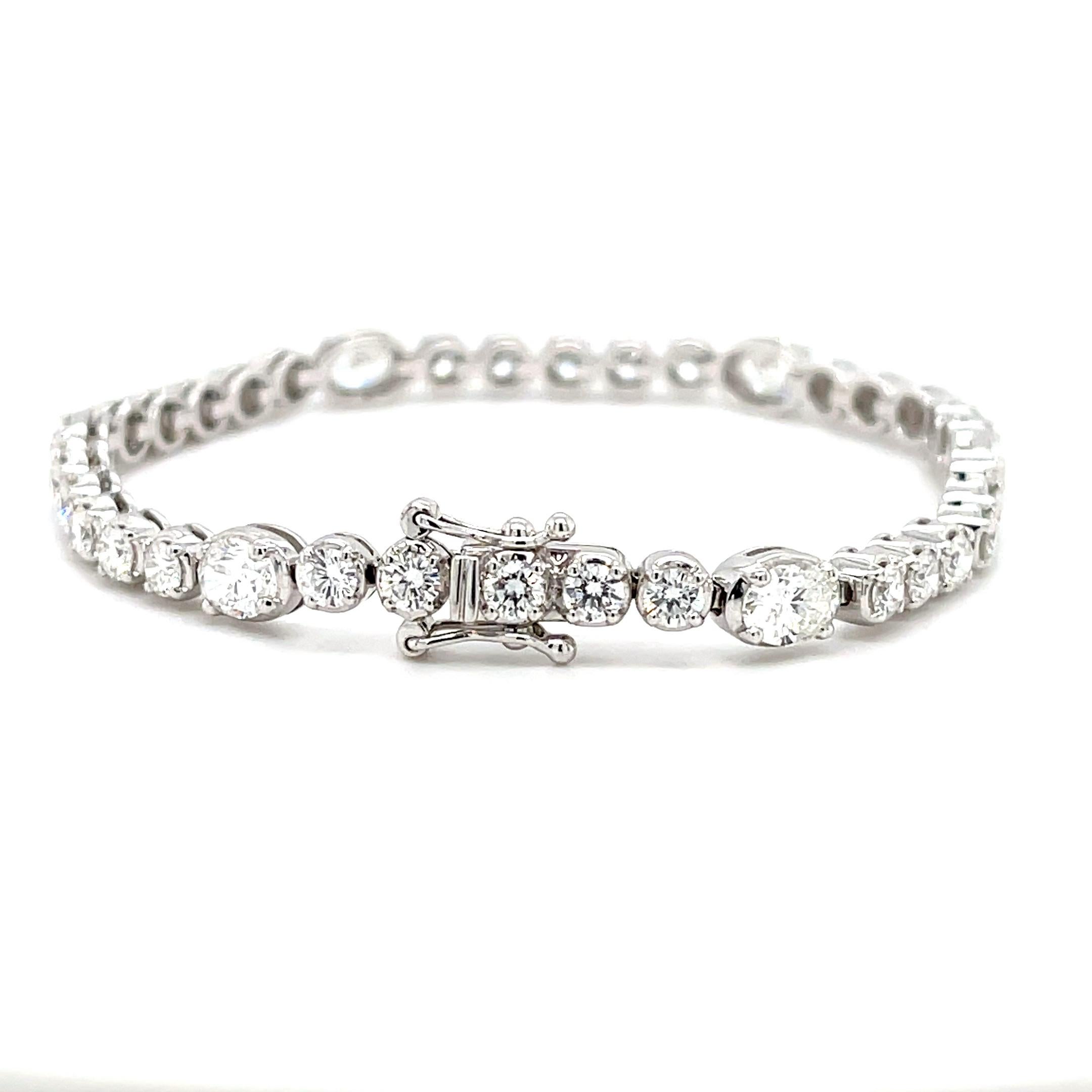 Contemporary 5.89 Carat Oval & Round Natural Diamond Bracelet in 18K White Gold For Sale