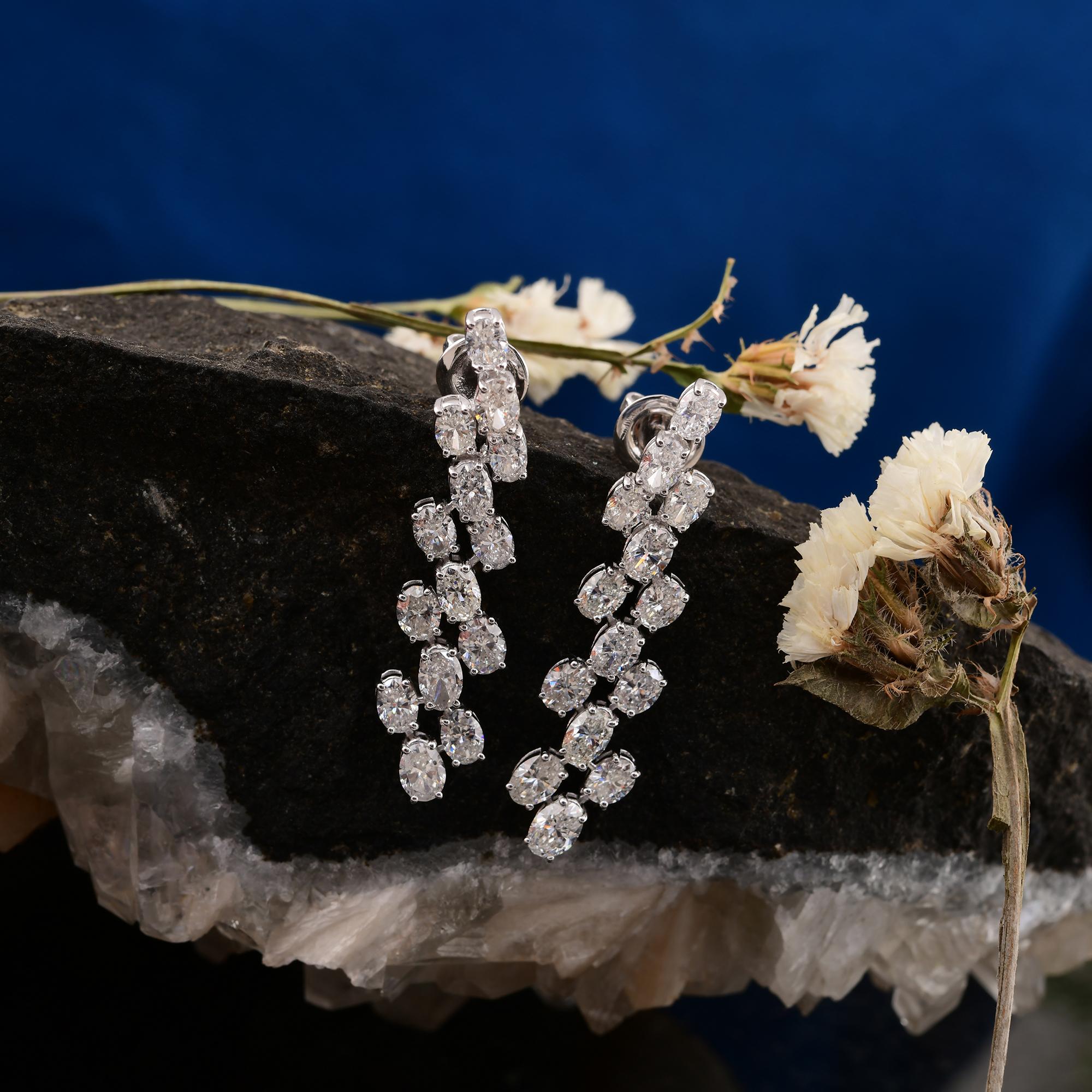 Moderno Orecchini pendenti con diamanti di forma ovale da 5,89 carati SI/H Gioielli in oro bianco 10 carati in vendita