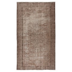 Tappeto turco vintage fatto a mano con sovratintura in marrone per interni moderni