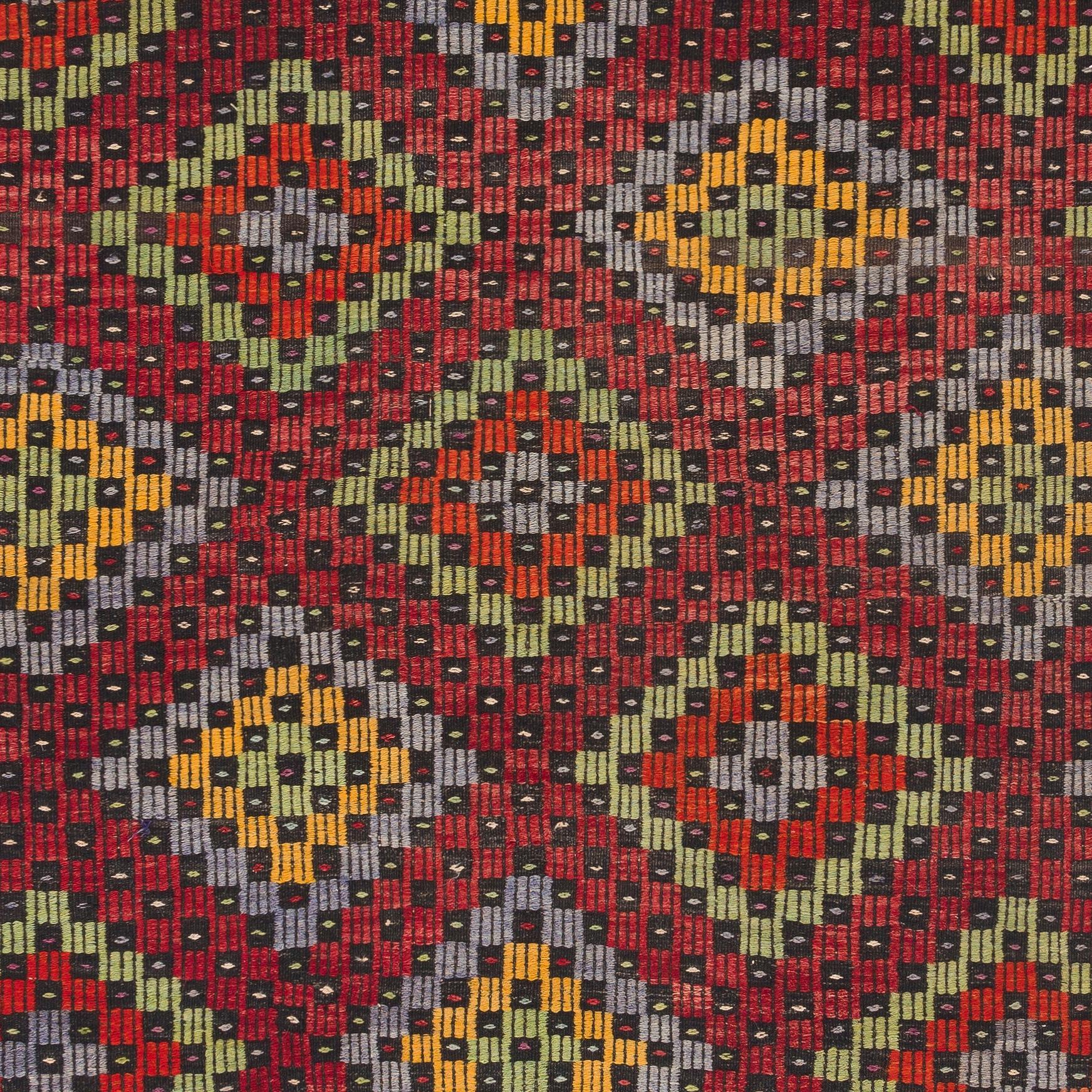 5.8x11 Ft Embroidered Jijim Kilim, Handwoven Rug, Colorful Turkish Wool Carpet In Good Condition For Sale In Spring Valley, NY