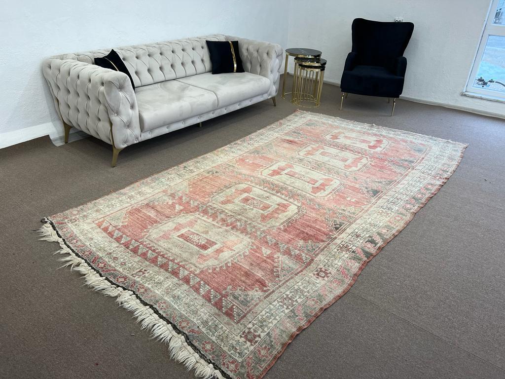 Alfombra de pueblo vintage anudada a mano de Turquía de 5,8 x 11 pies. 100% Lana Anudado a mano en venta