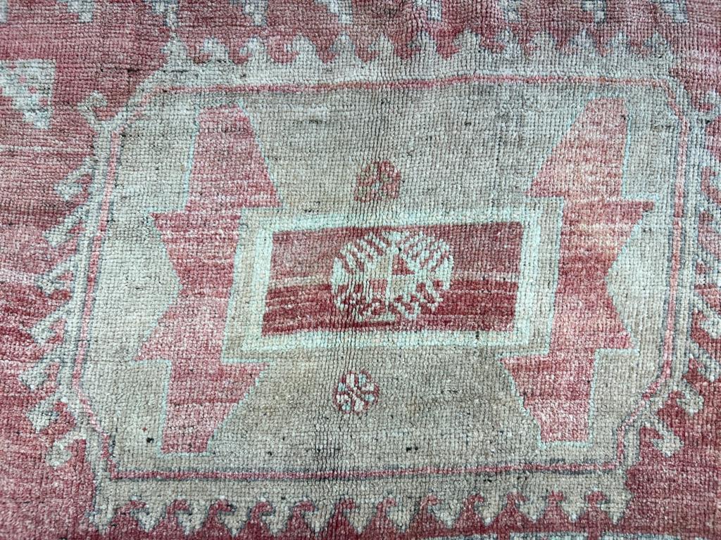 Alfombra de pueblo vintage anudada a mano de Turquía de 5,8 x 11 pies. 100% Lana siglo XX en venta