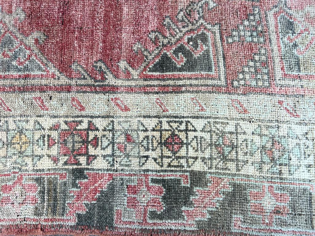 Alfombra de pueblo vintage anudada a mano de Turquía de 5,8 x 11 pies. 100% Lana en venta 1